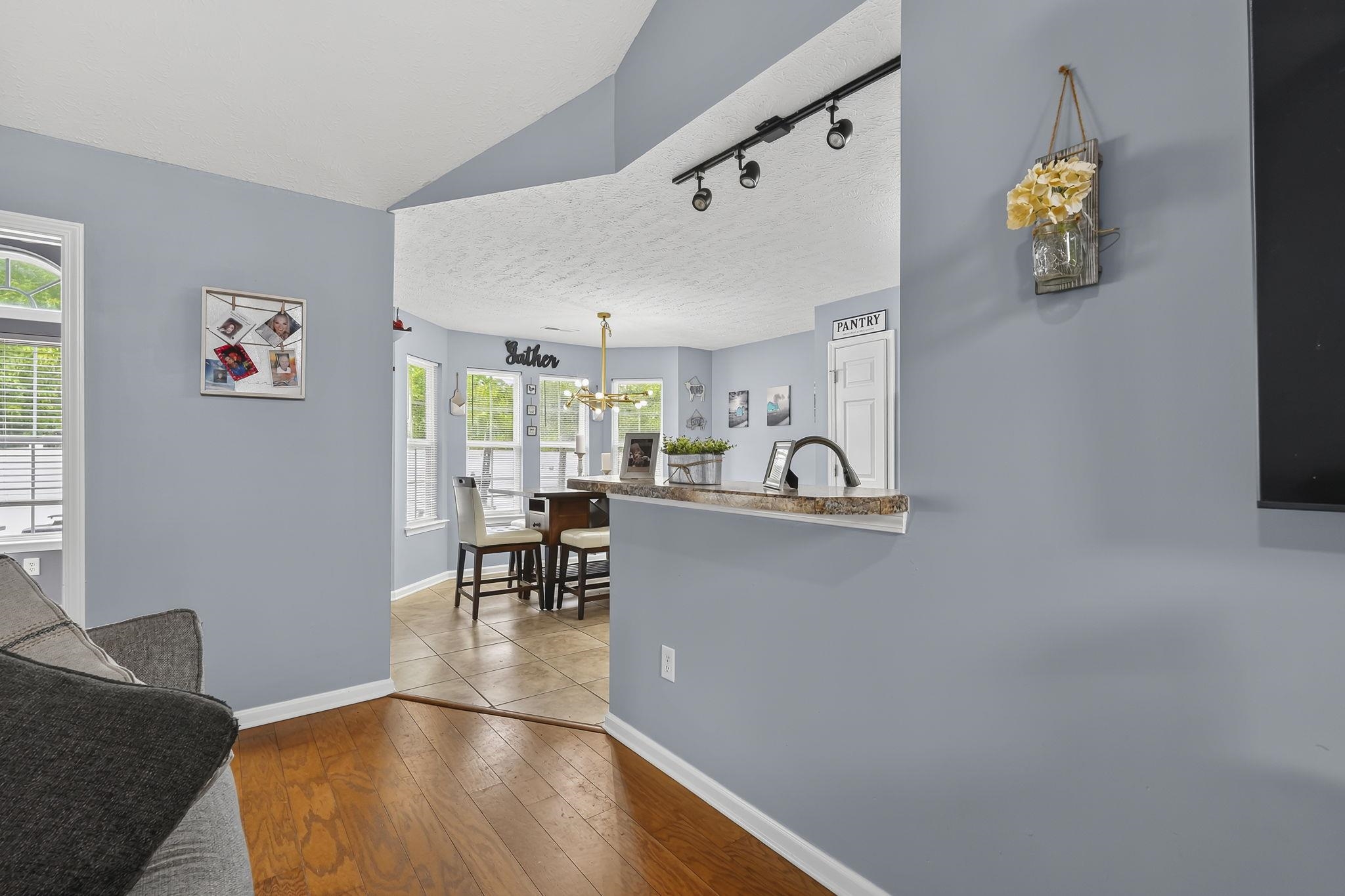 452 Warren Springs Dr. Property Photo 4
