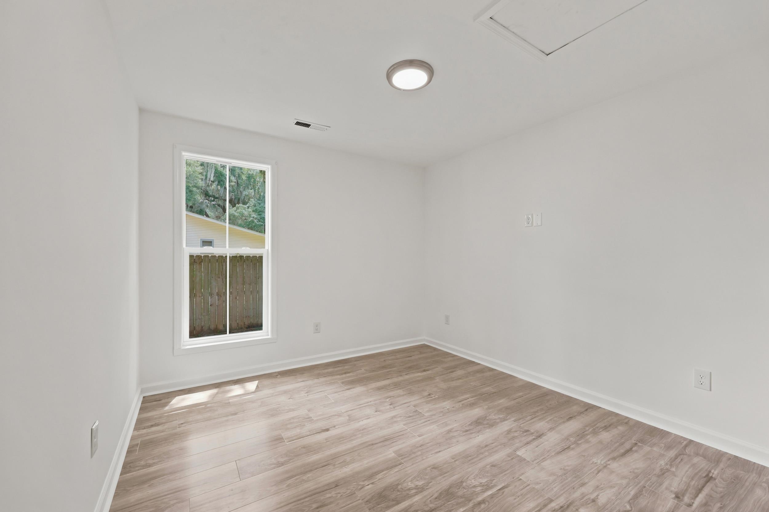 403 Bayview Dr. Property Photo 12