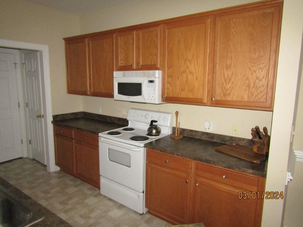 2057 Silvercrest Dr. Property Photo 3