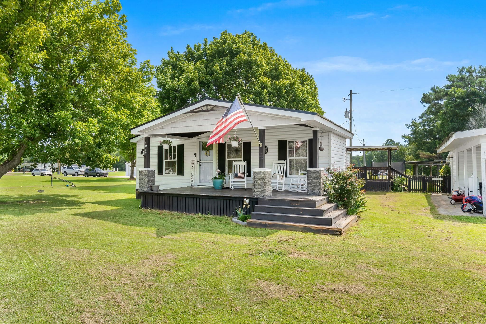 7049 Firehouse Rd. Property Photo 1