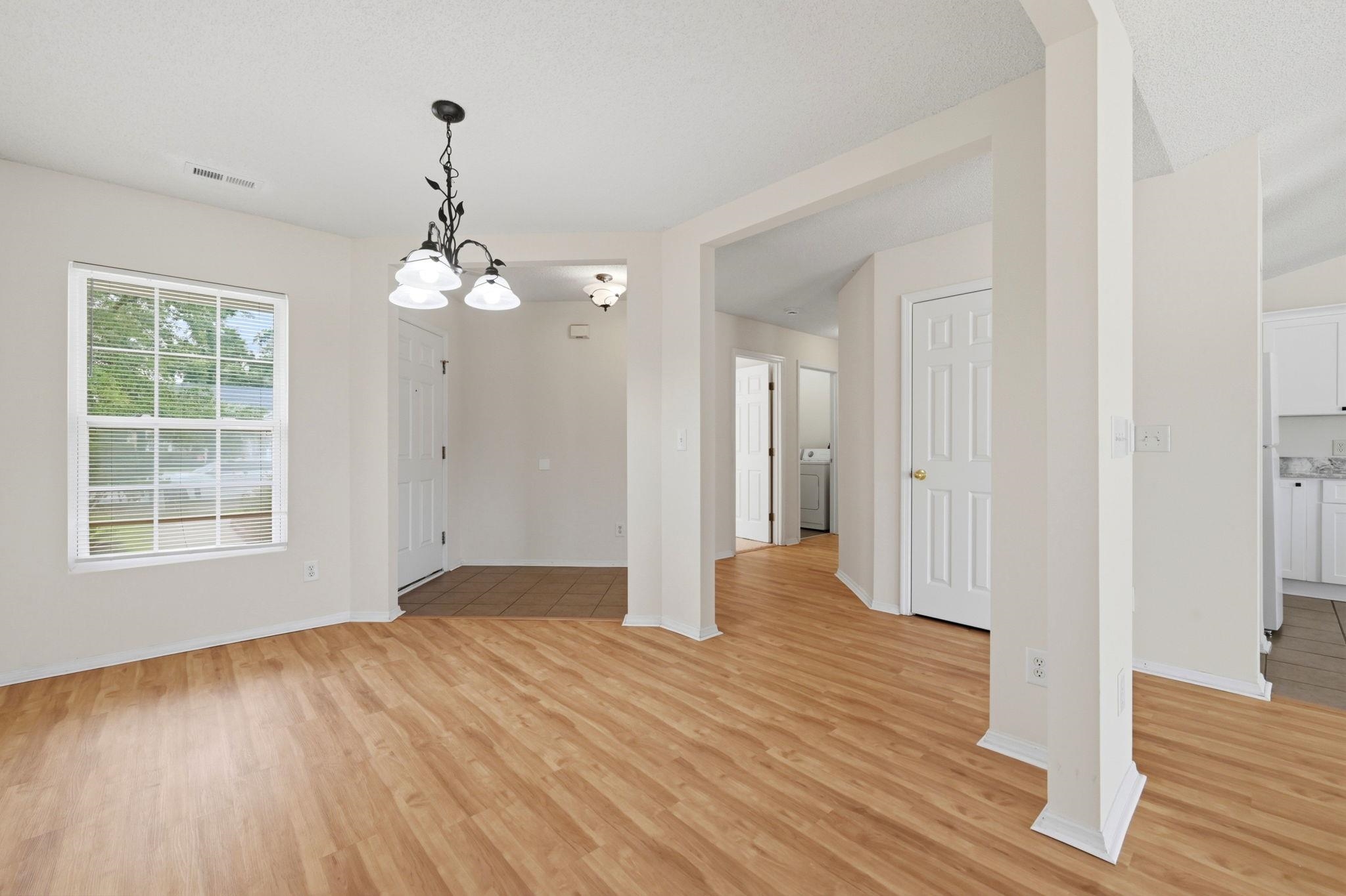292 Bellegrove Dr. Property Photo 8