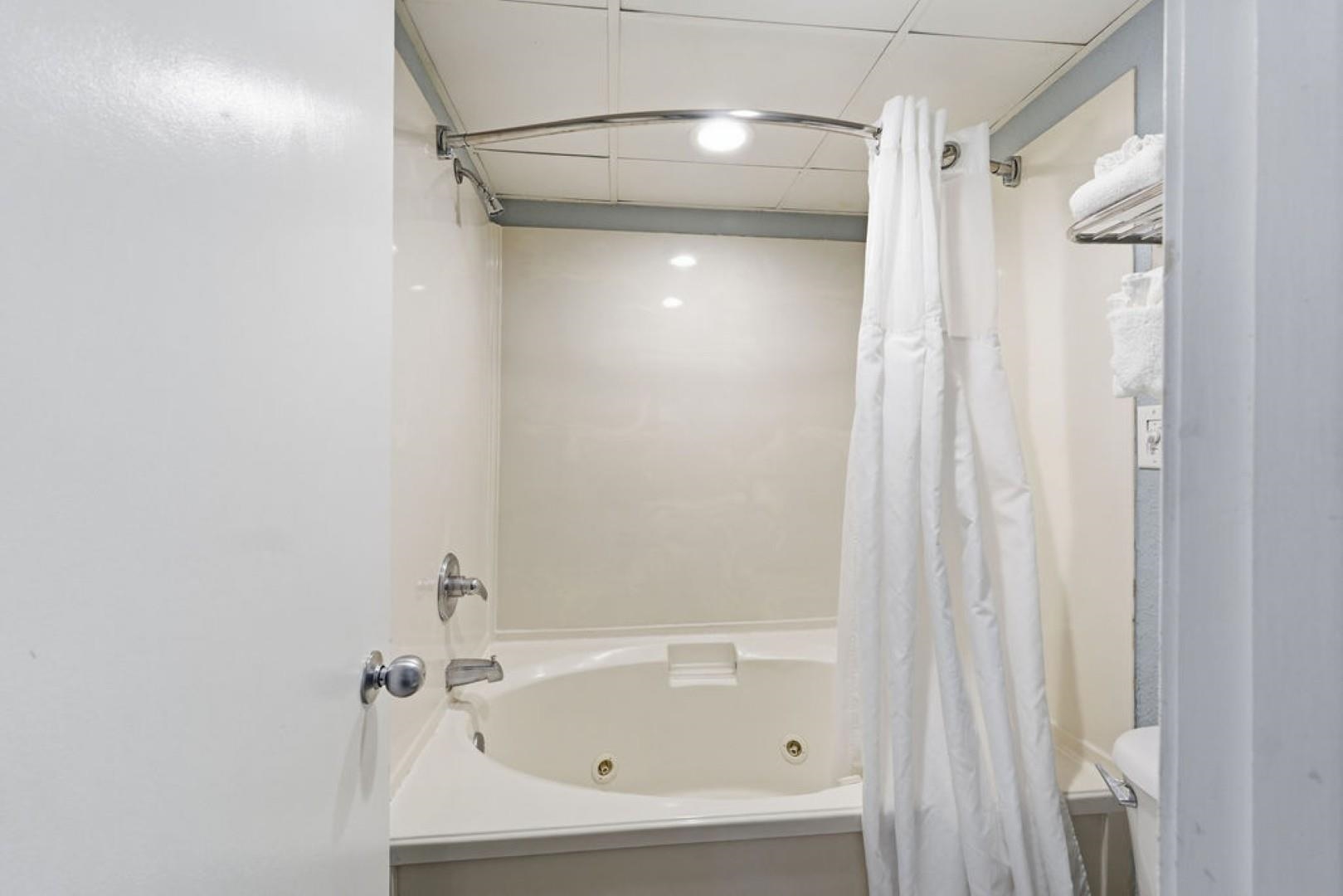 2301 N Ocean Blvd. Property Photo 24