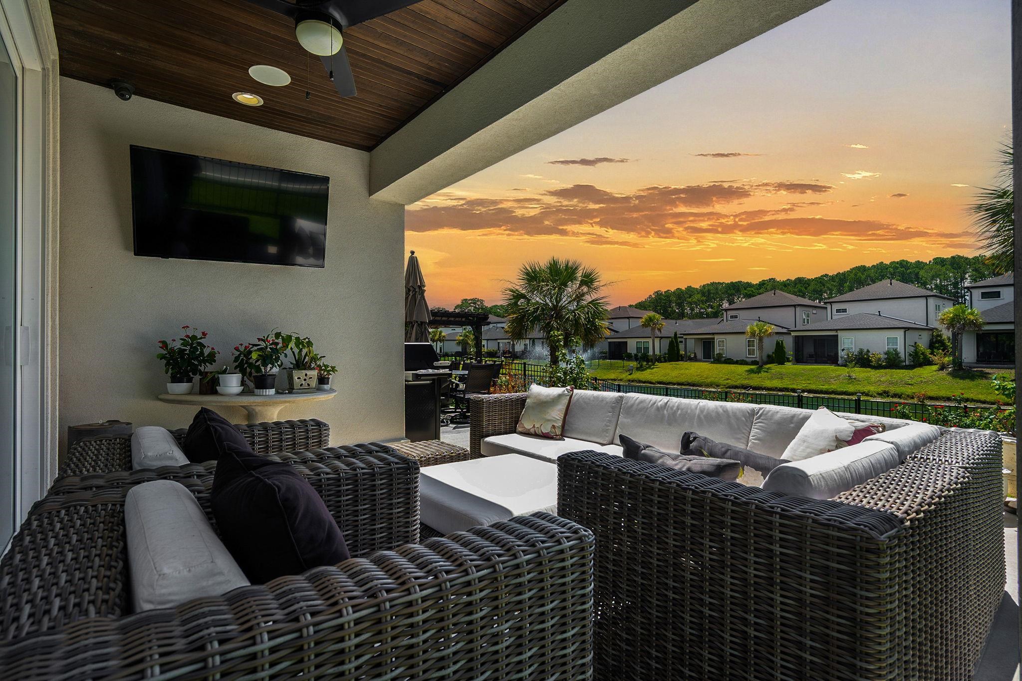 6714 Ocean Breeze Loop Property Photo 2