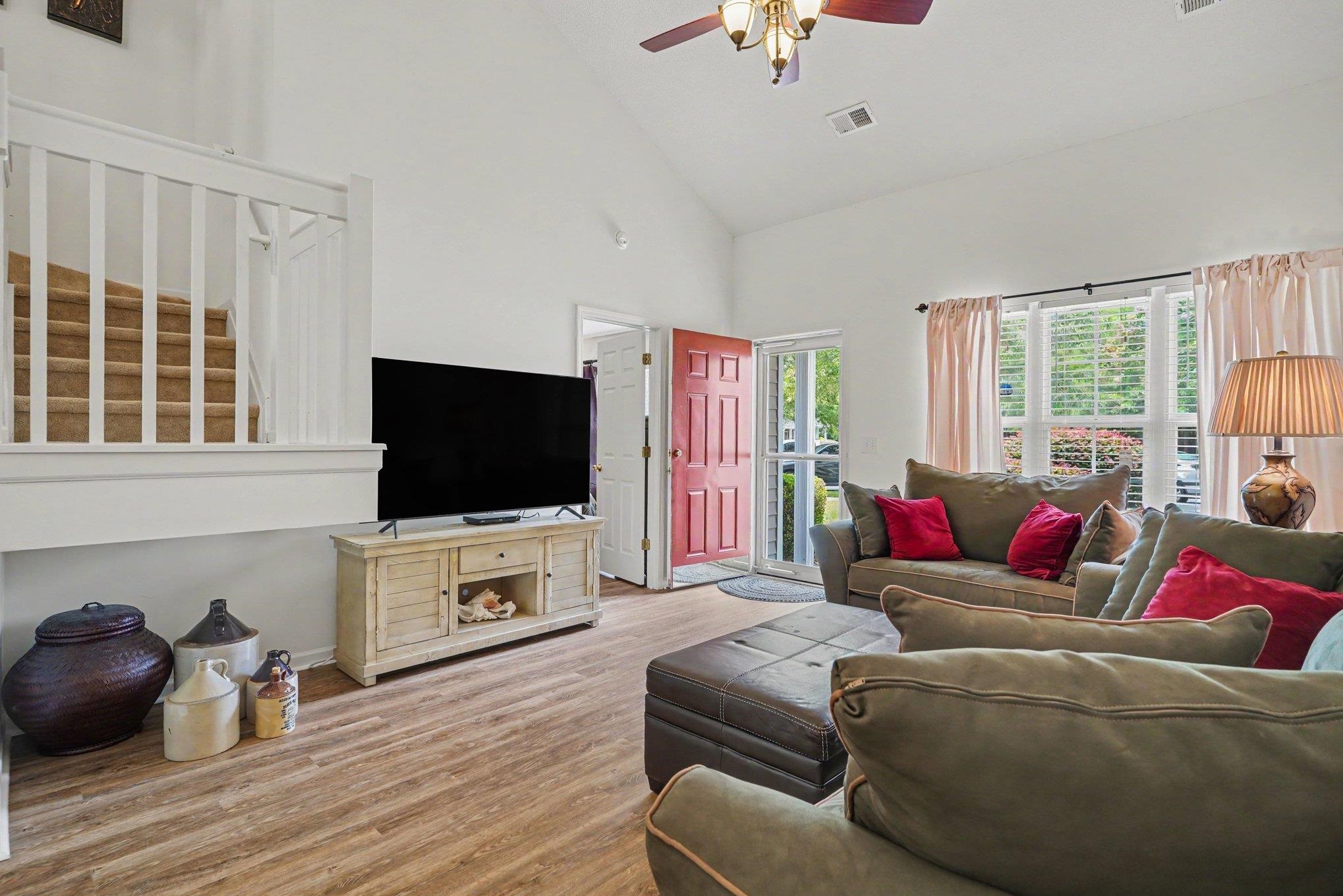 379 Seabert Rd. Property Photo 3