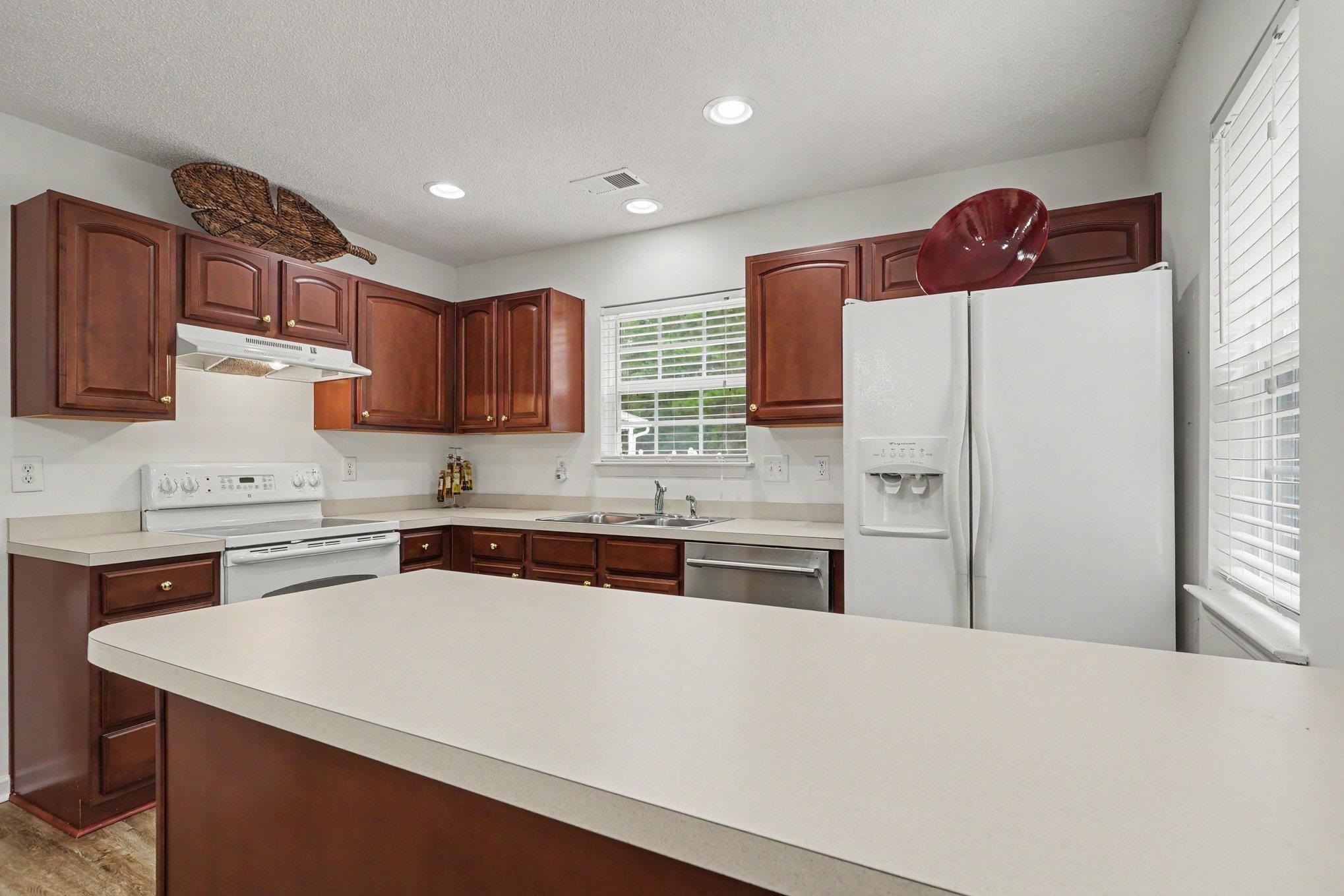 379 Seabert Rd. Property Photo 5