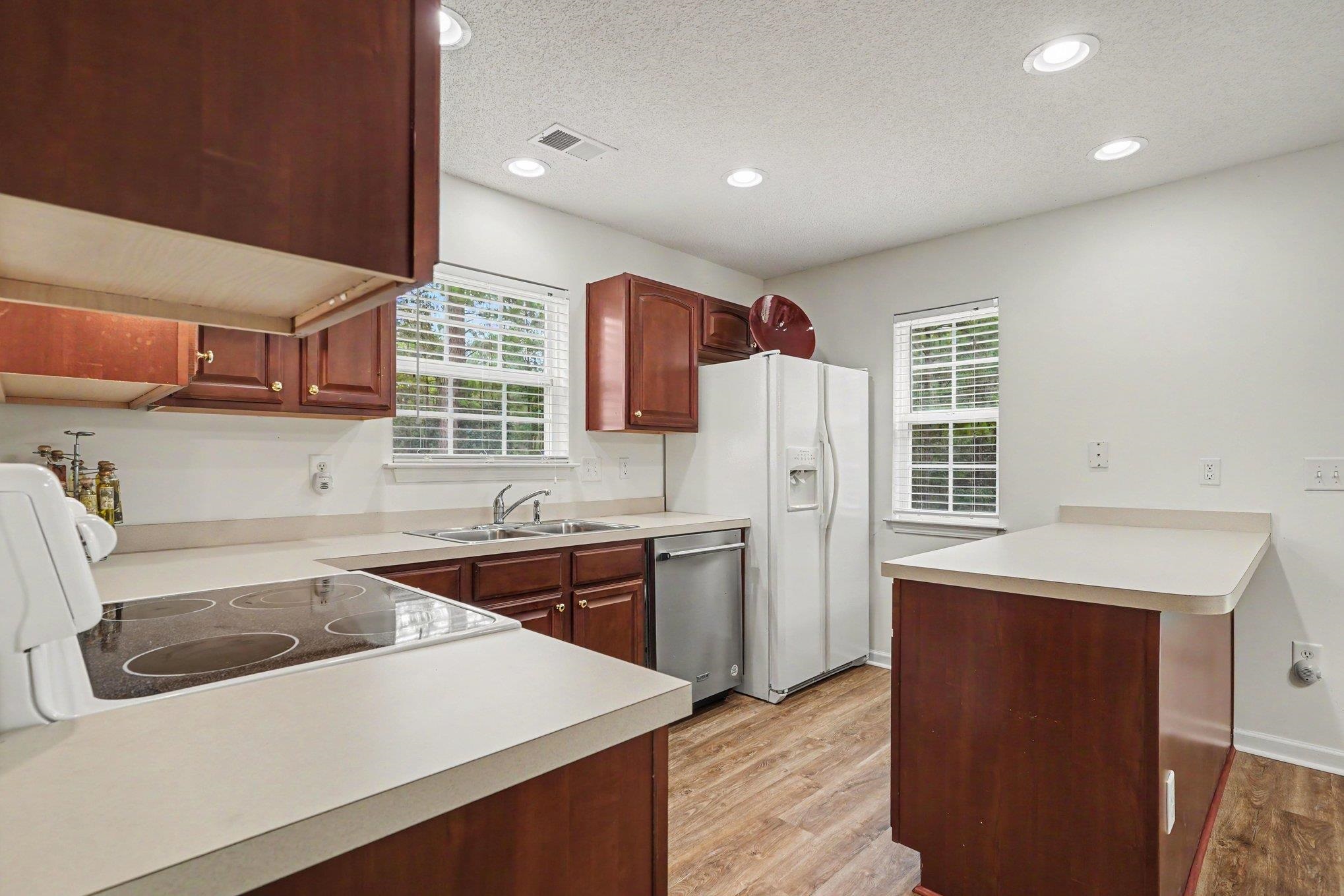 379 Seabert Rd. Property Photo 6