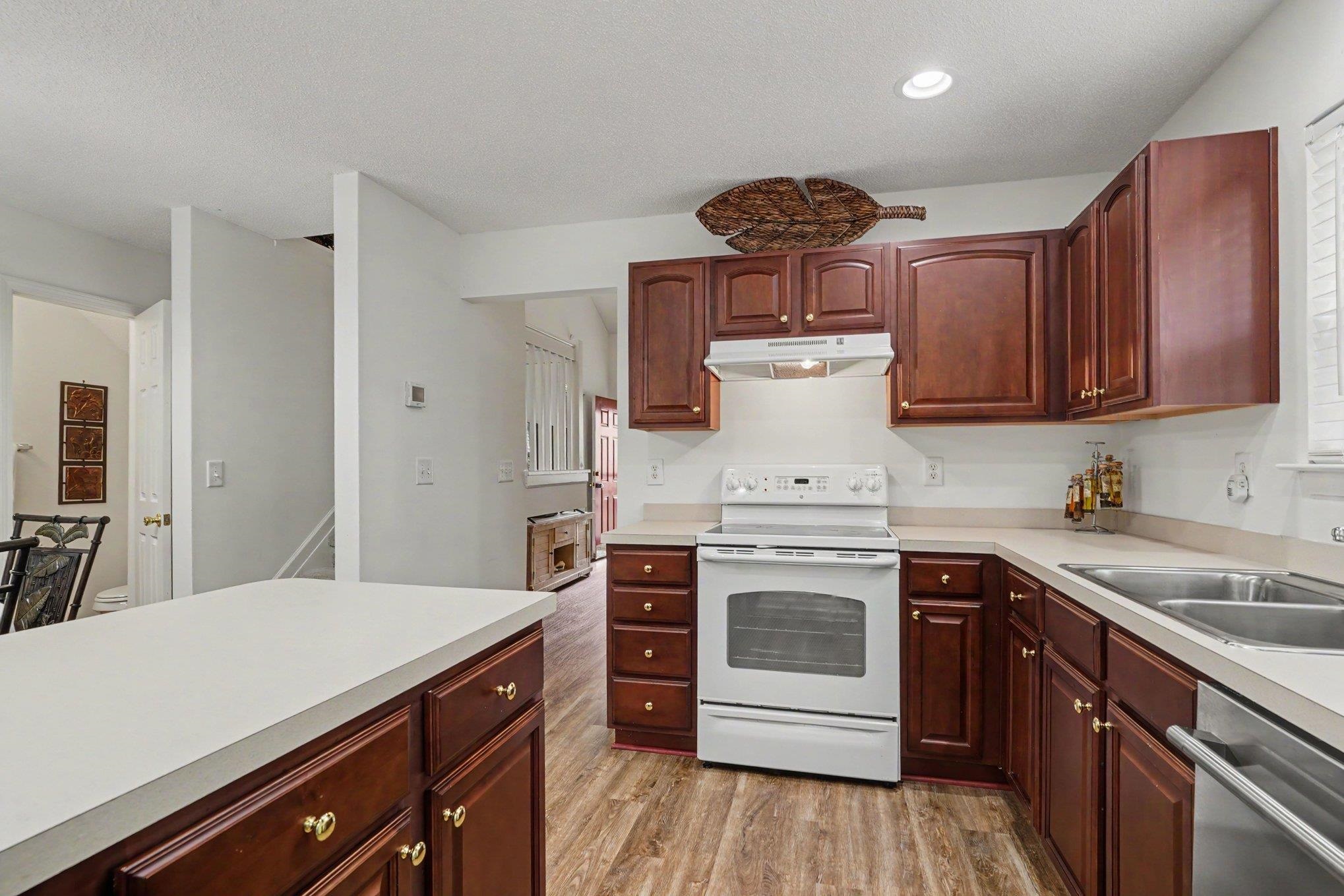 379 Seabert Rd. Property Photo 7