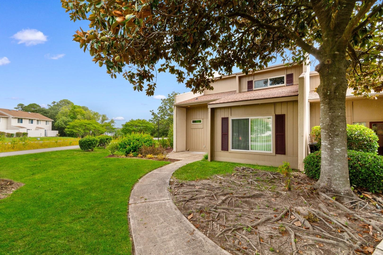 800 Egret Circle Property Photo 1