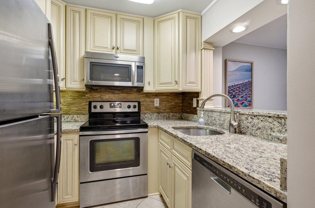 415 Ocean Creek Dr. Property Photo 10