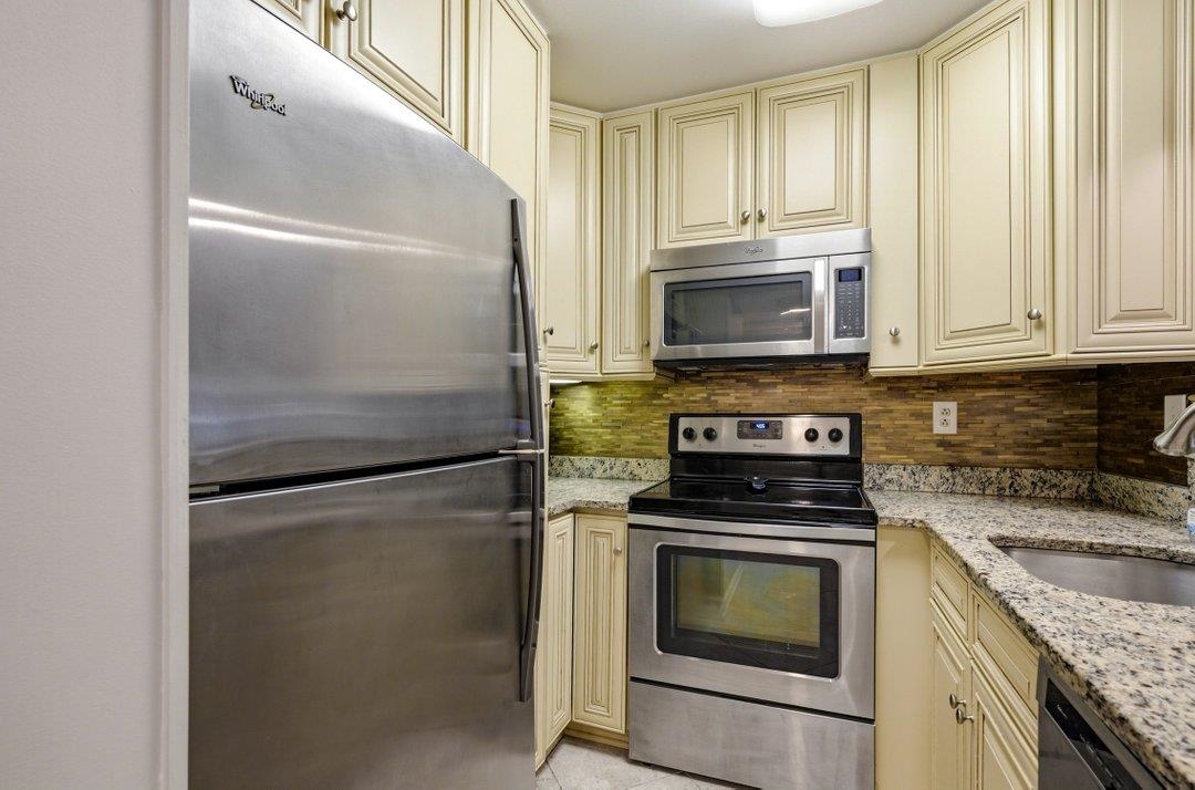 415 Ocean Creek Dr. Property Photo 11