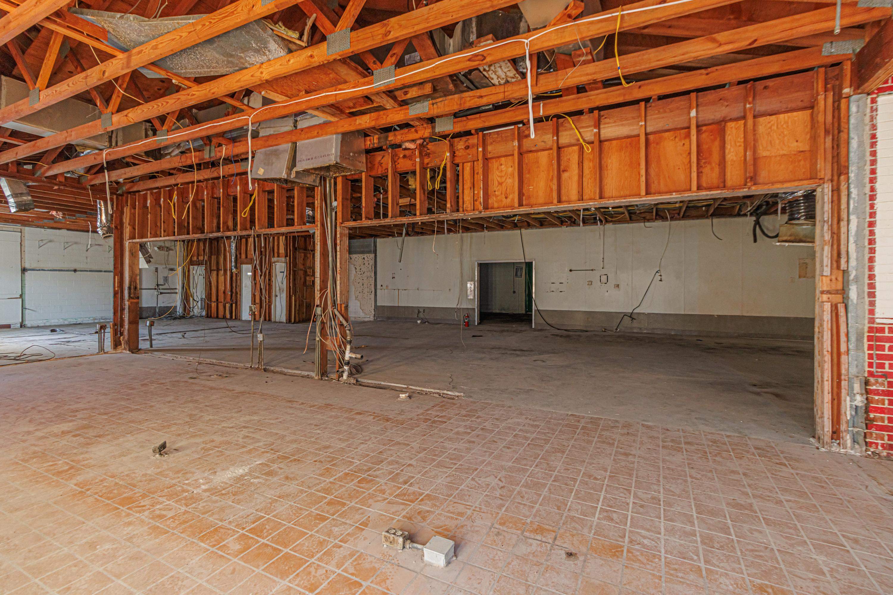 100 S Kings Hwy. Property Photo 5