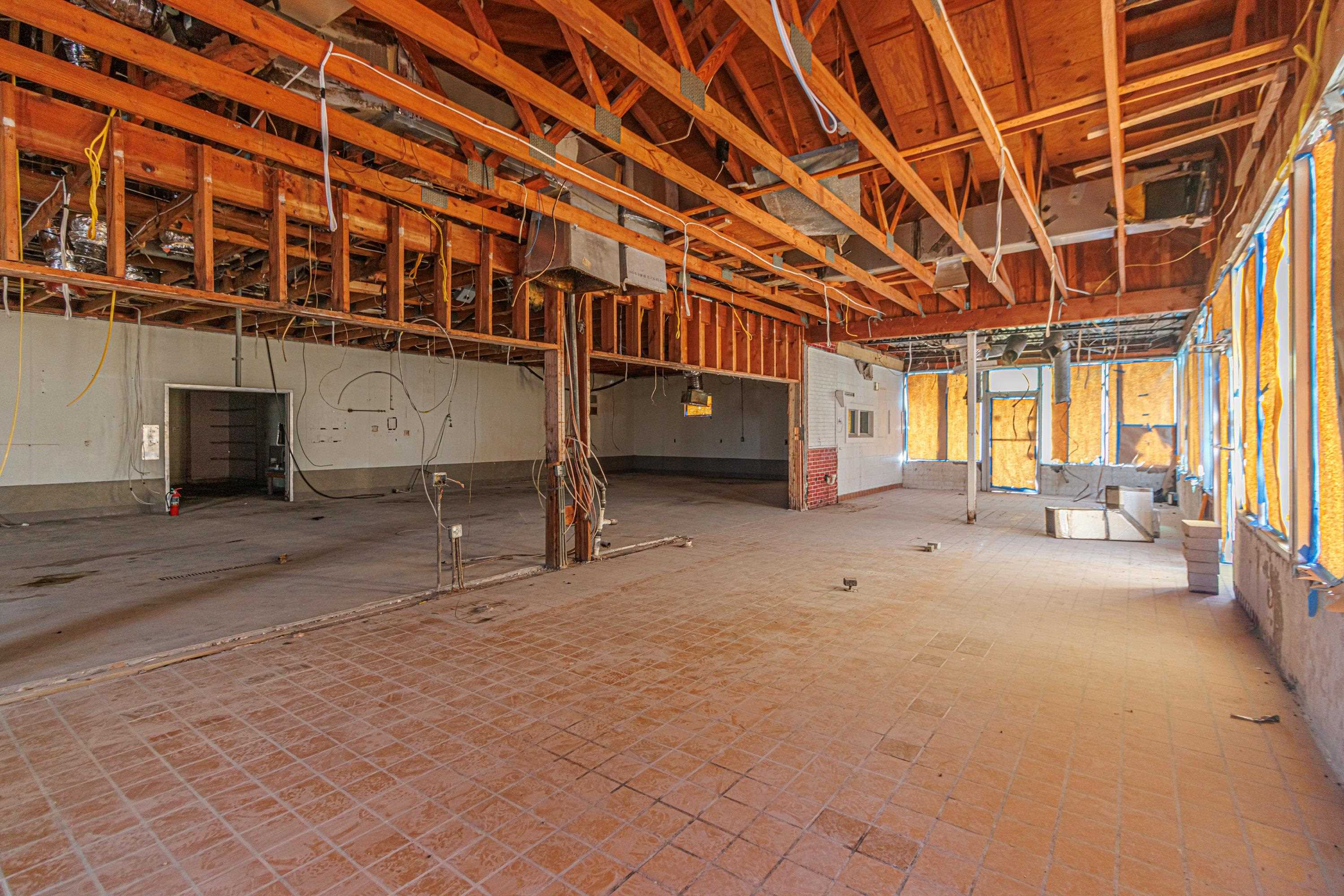 100 S Kings Hwy. Property Photo 6