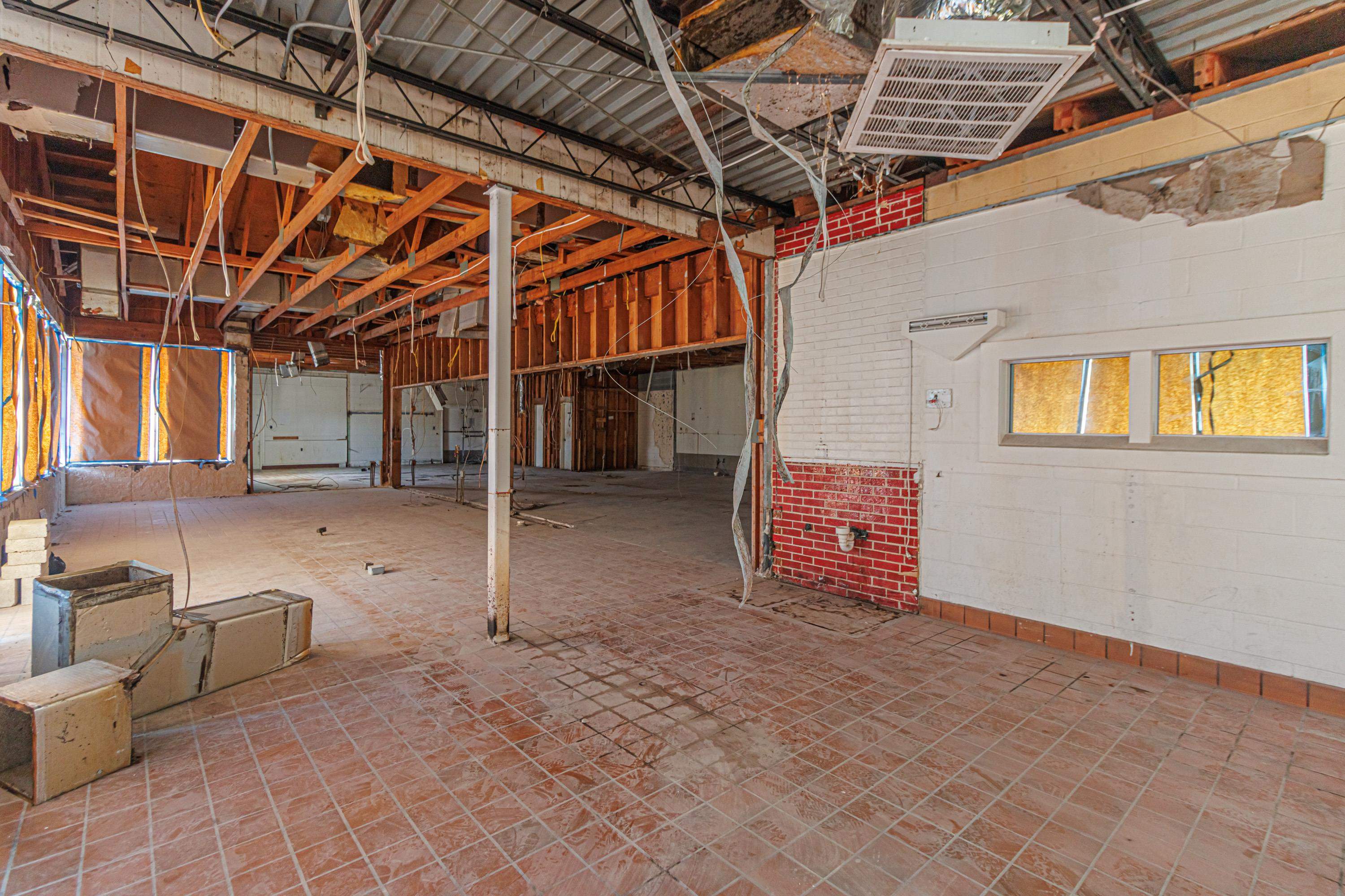 100 S Kings Hwy. Property Photo 8