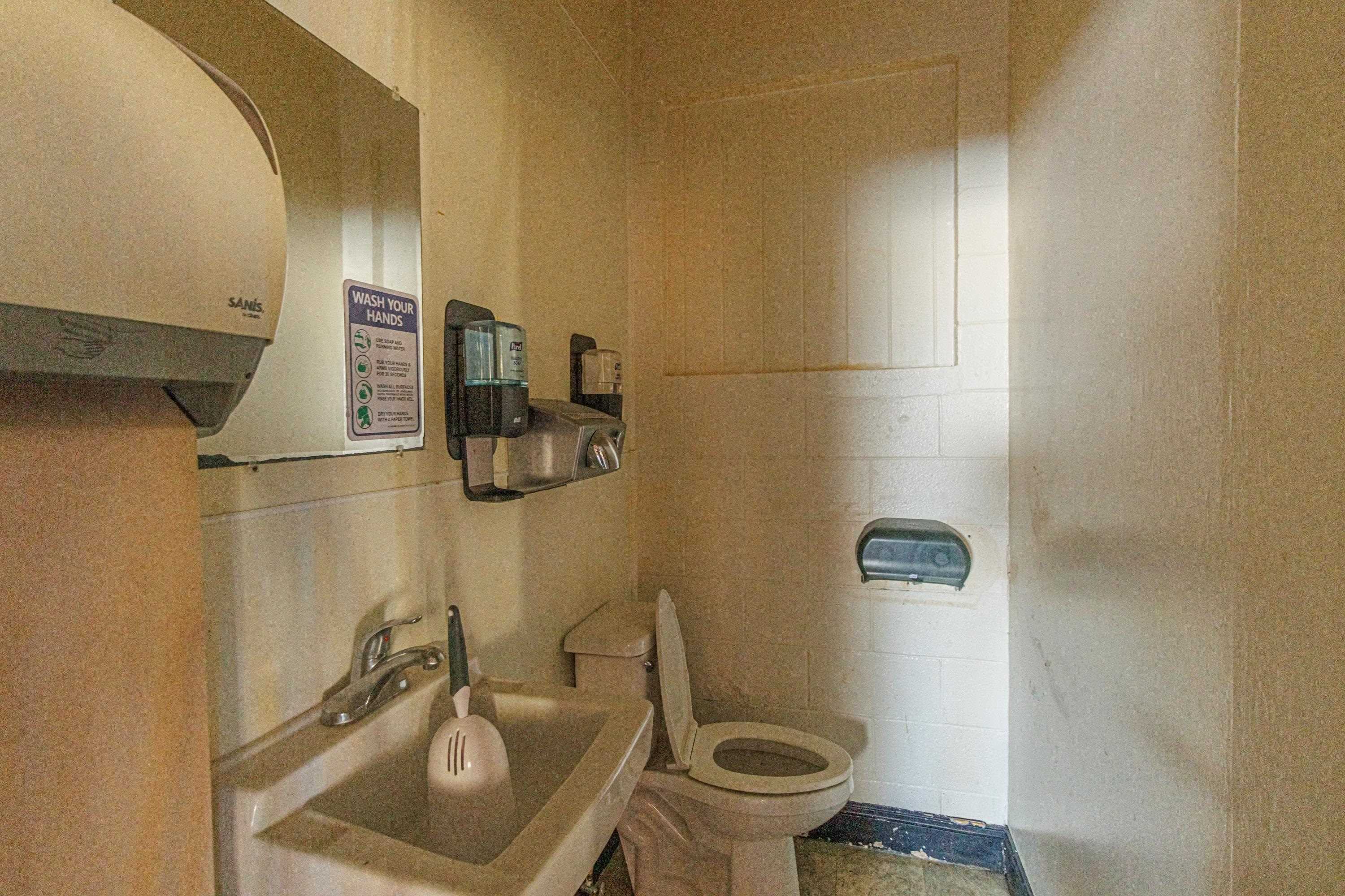 100 S Kings Hwy. Property Photo 18