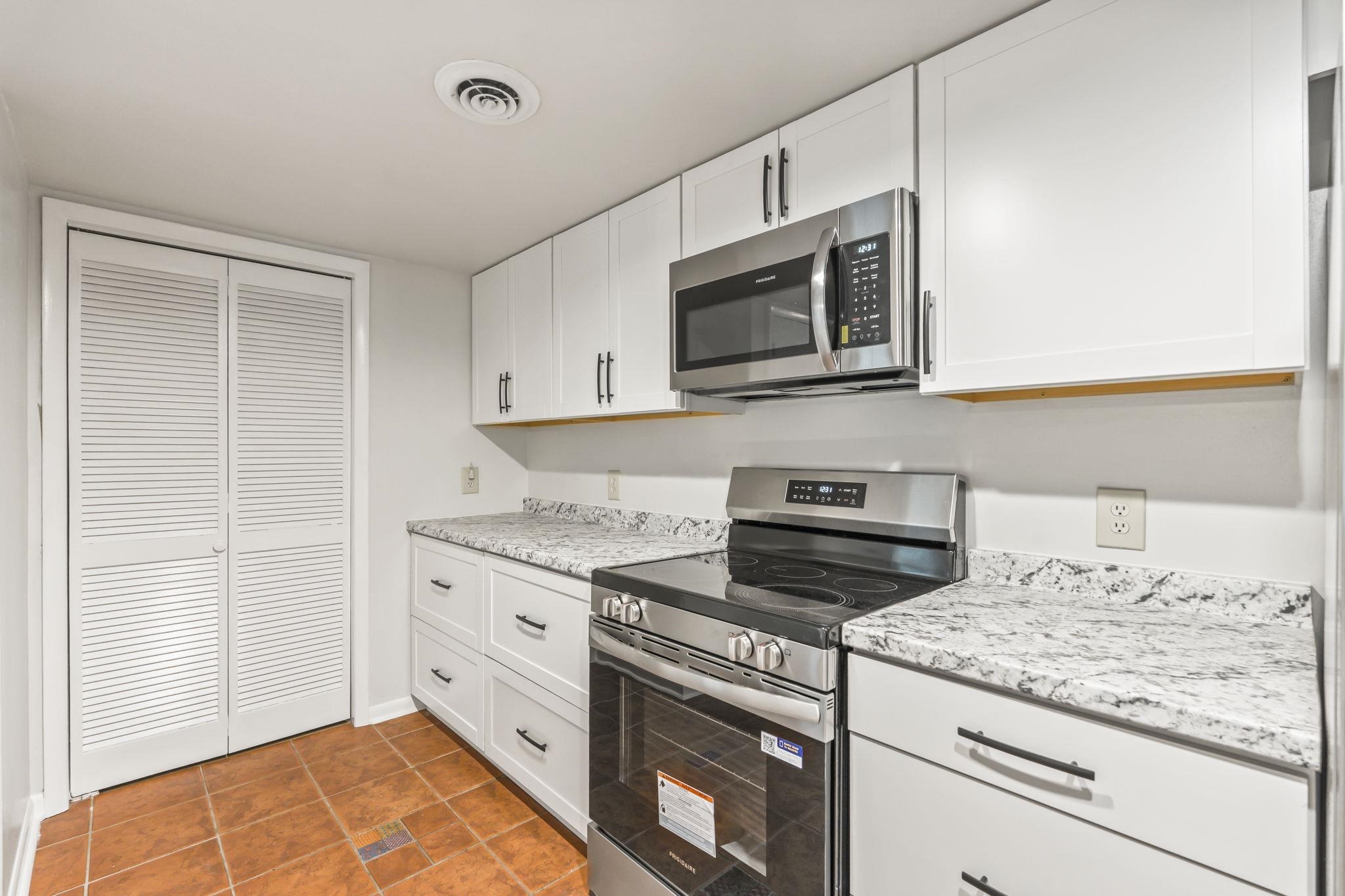 802 Myrtle Ct. Property Photo 12