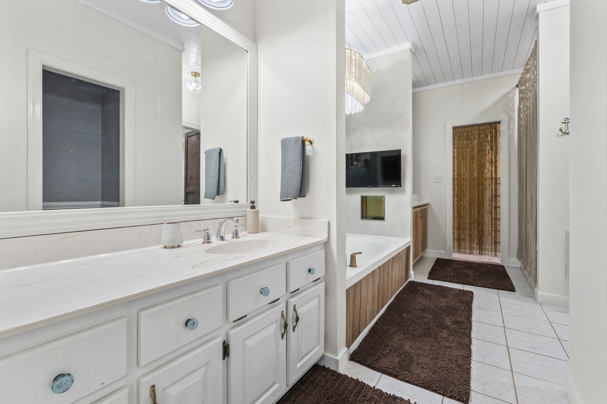 6125 R C Sarvis Ln. Property Photo 31