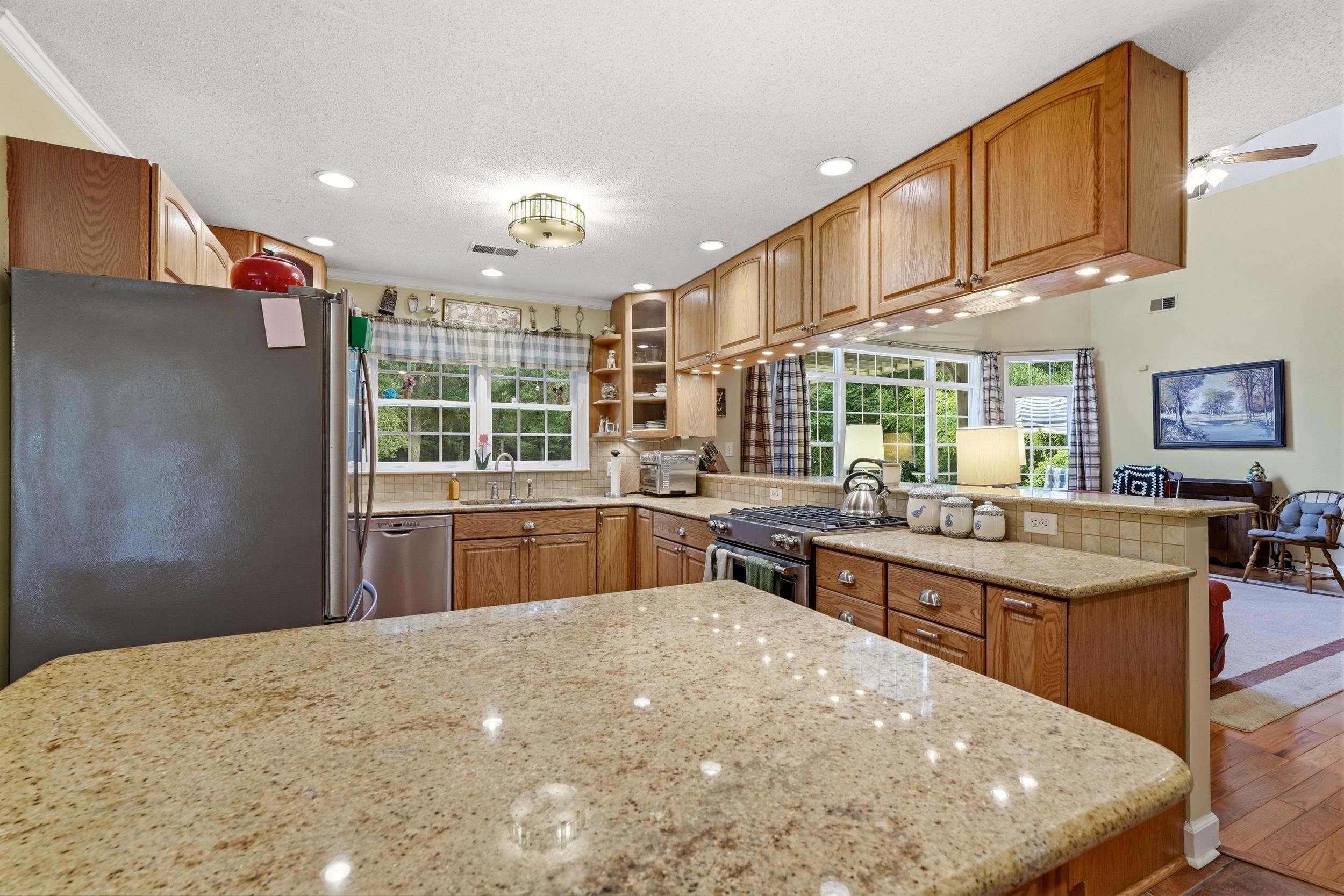 140 Windmeadows Dr. Property Photo 16
