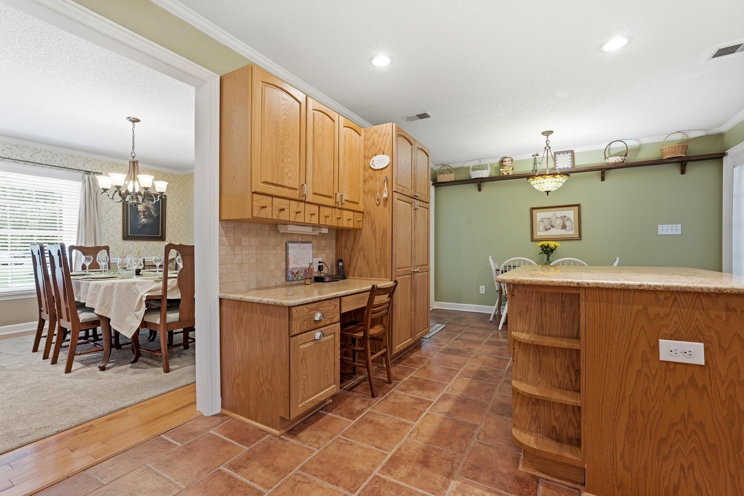 140 Windmeadows Dr. Property Photo 18
