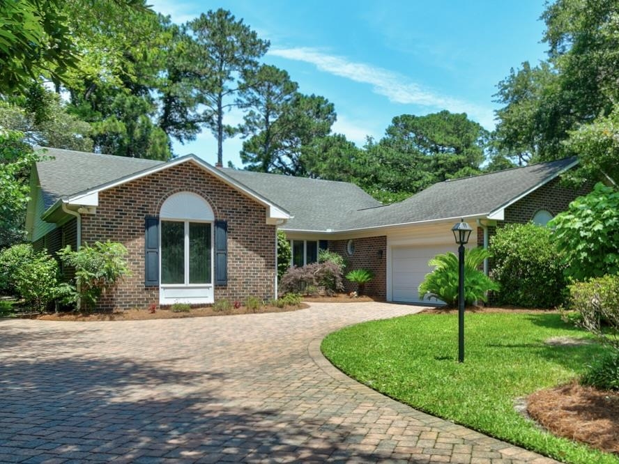 466 Country Club Dr. Property Photo 1