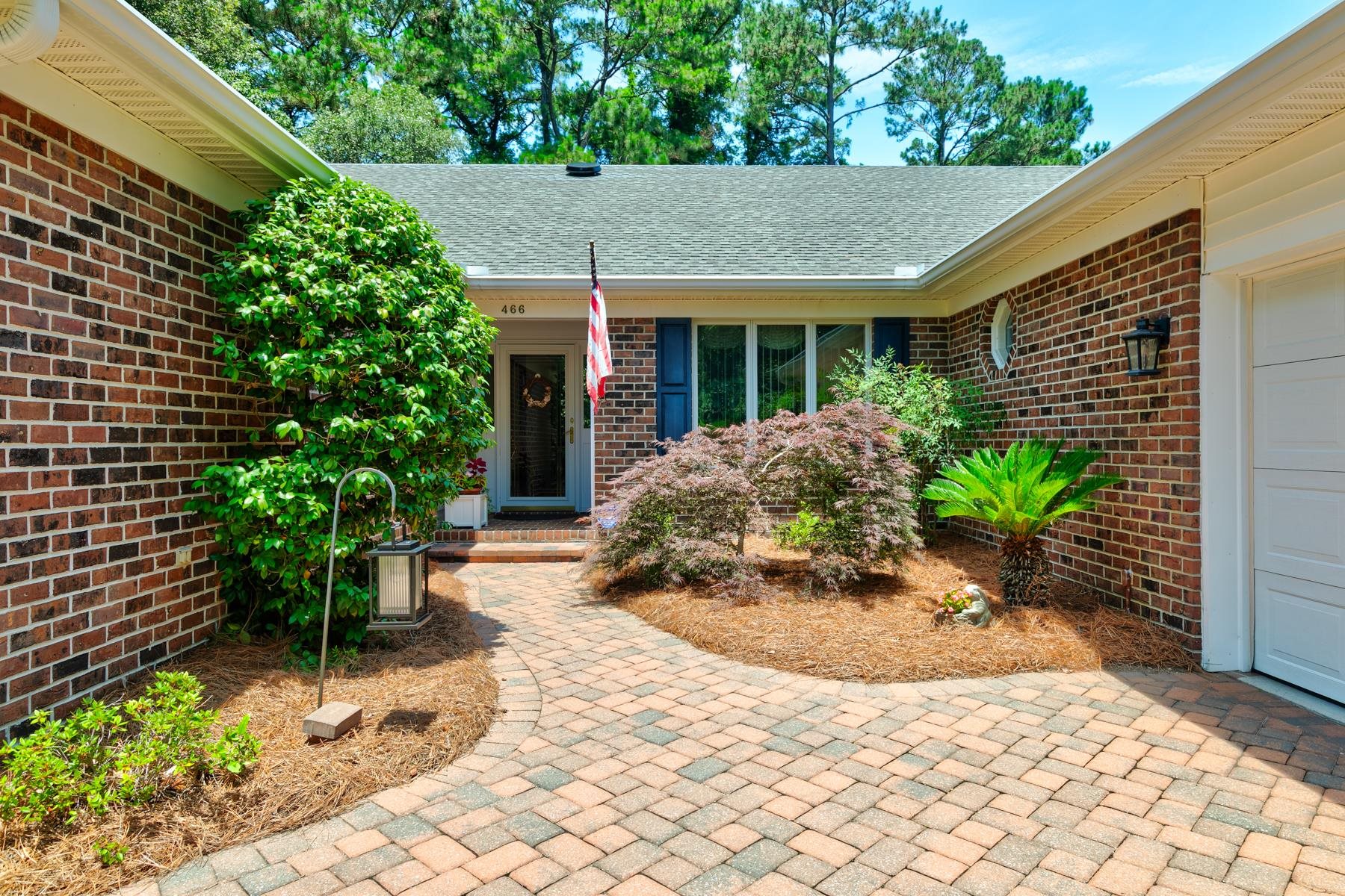 466 Country Club Dr. Property Photo 2