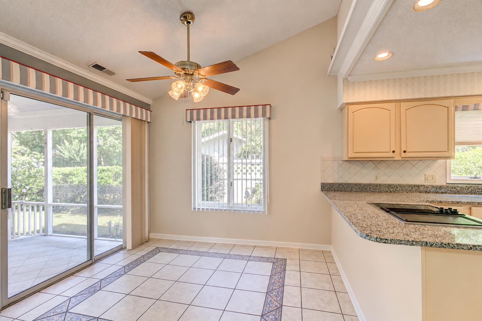 466 Country Club Dr. Property Photo 16
