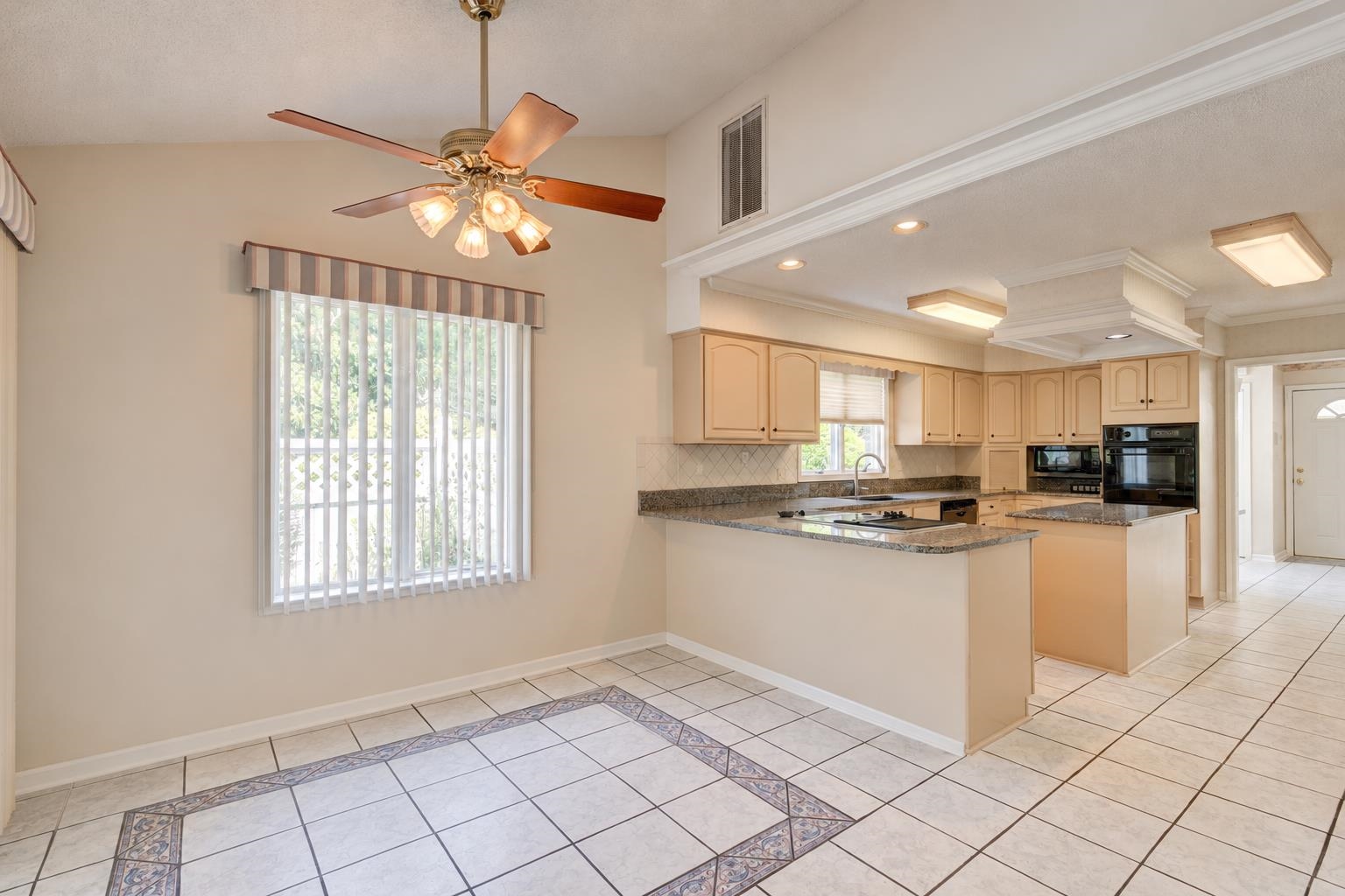 466 Country Club Dr. Property Photo 17