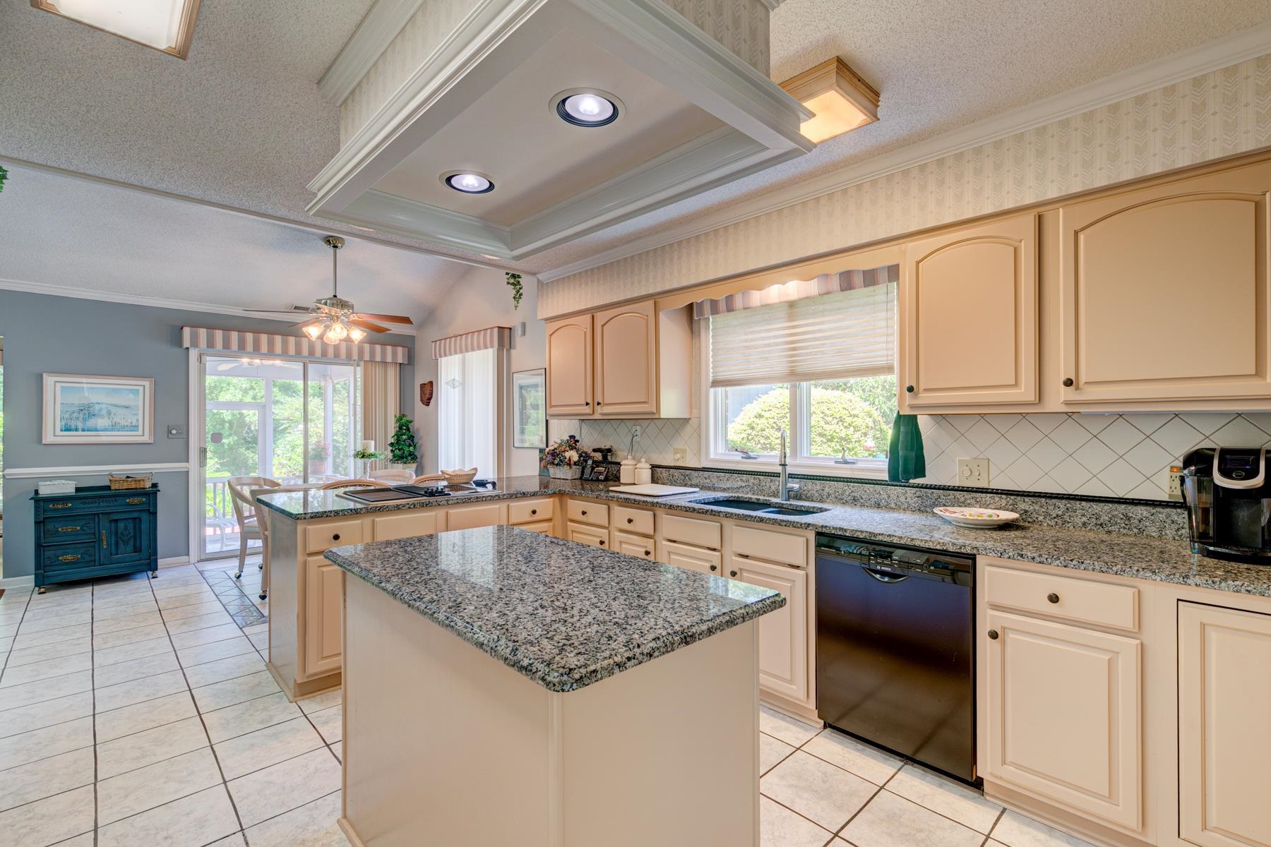 466 Country Club Dr. Property Photo 21