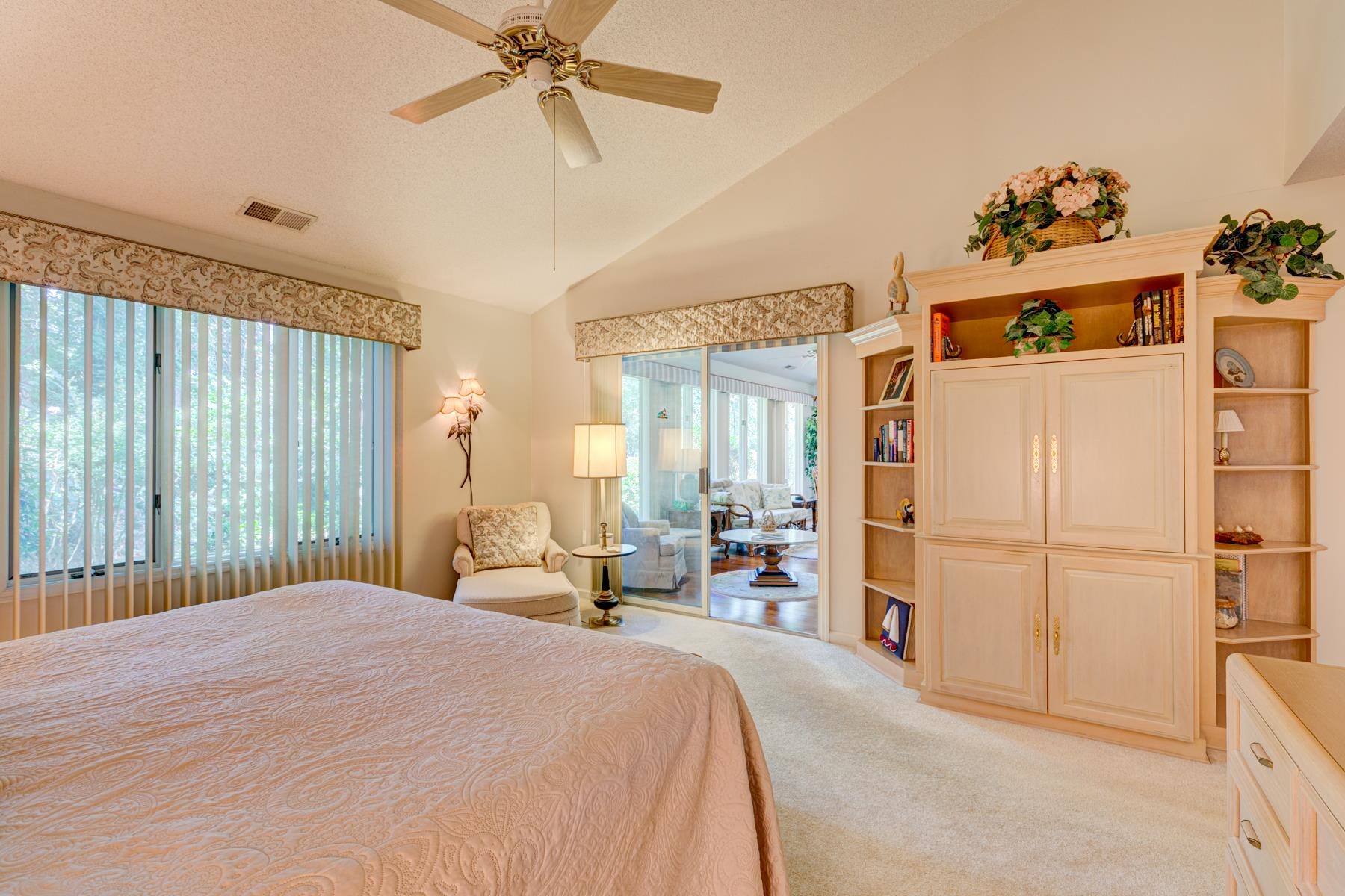 466 Country Club Dr. Property Photo 33
