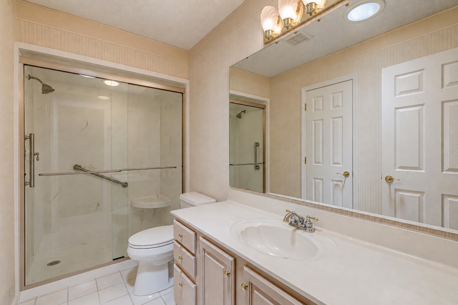 466 Country Club Dr. Property Photo 33