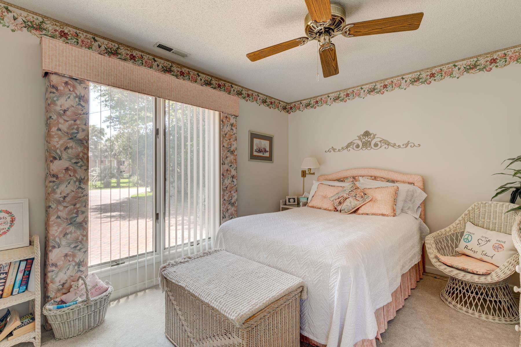 466 Country Club Dr. Property Photo 36