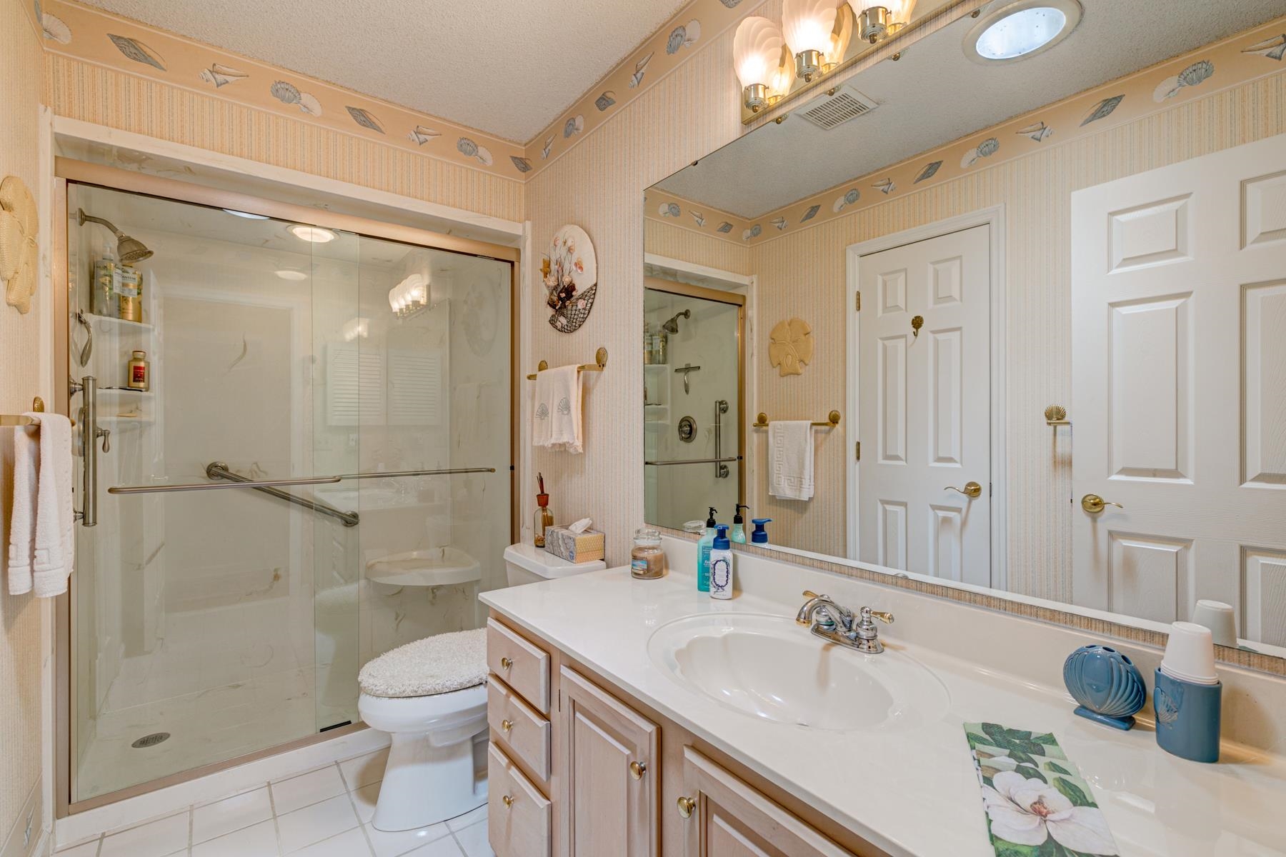 466 Country Club Dr. Property Photo 45