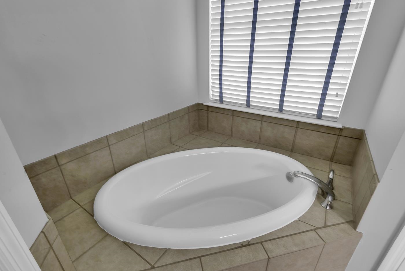 721 Bay Hill Ct. Property Photo 37