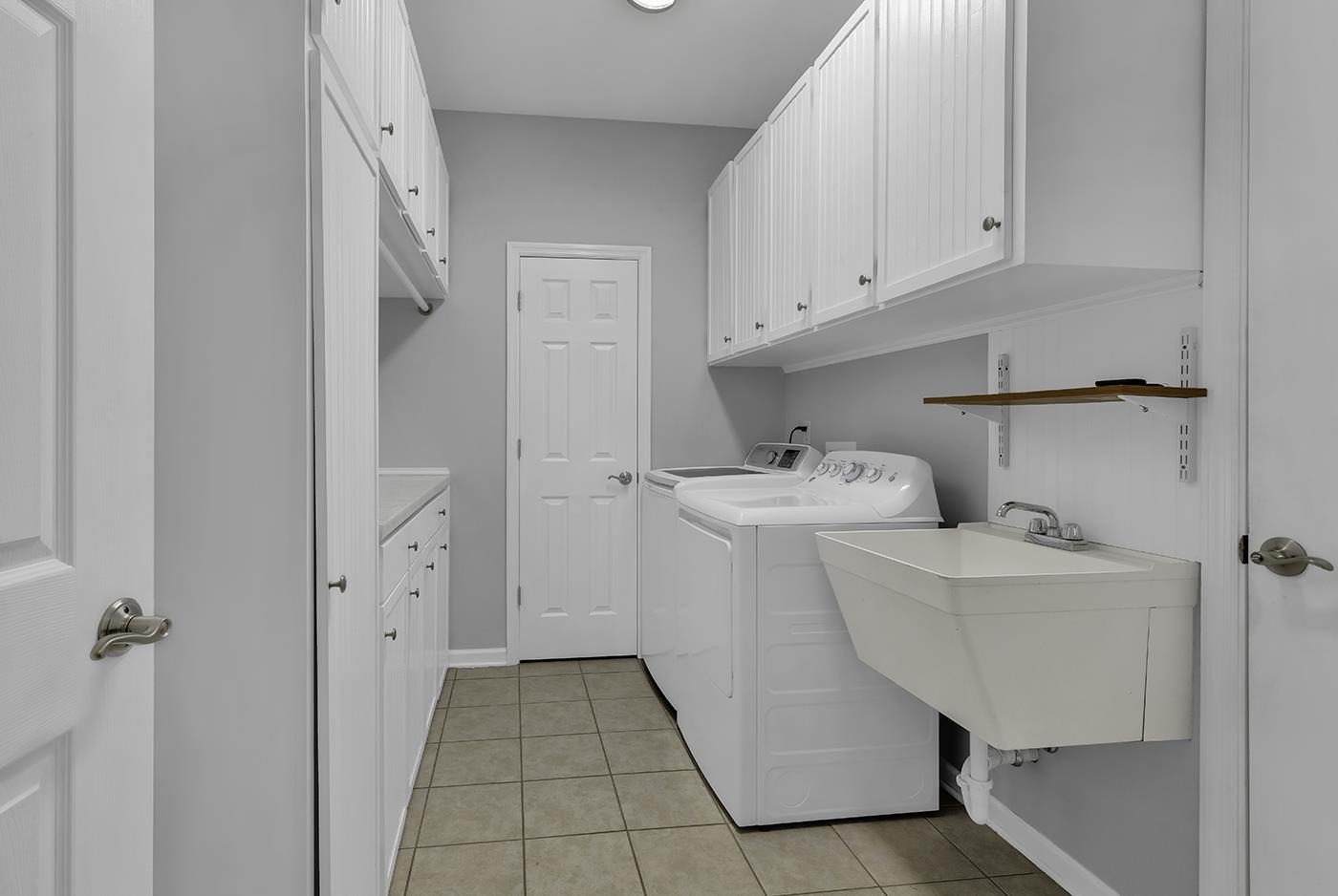 721 Bay Hill Ct. Property Photo 41