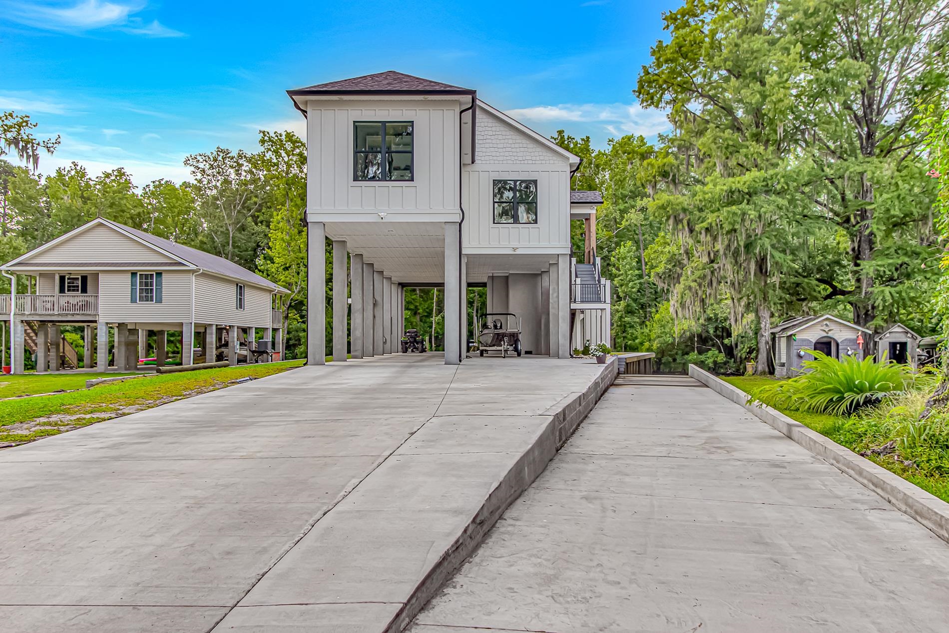 5854 Creekside Dr. Property Photo 1