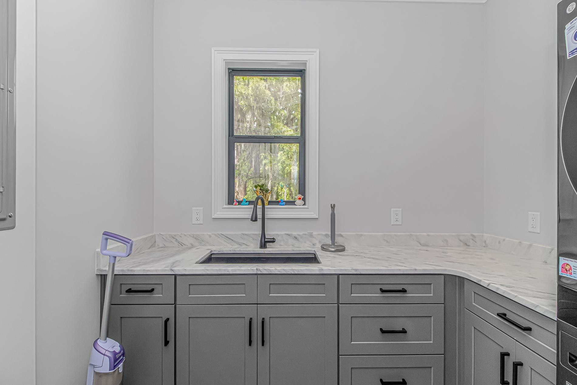 5854 Creekside Dr. Property Photo 10