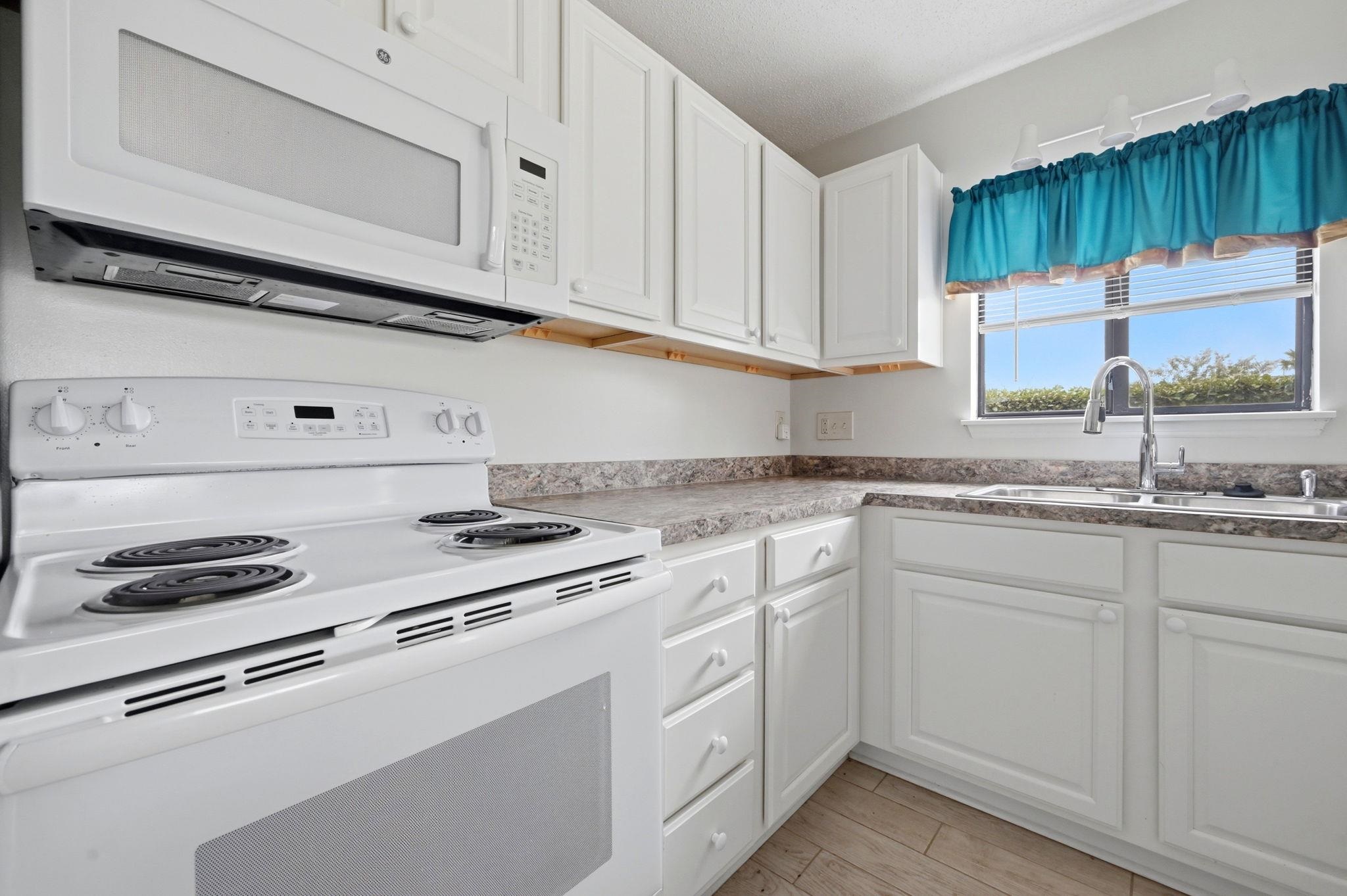 1850 Colony Dr. Property Photo 16