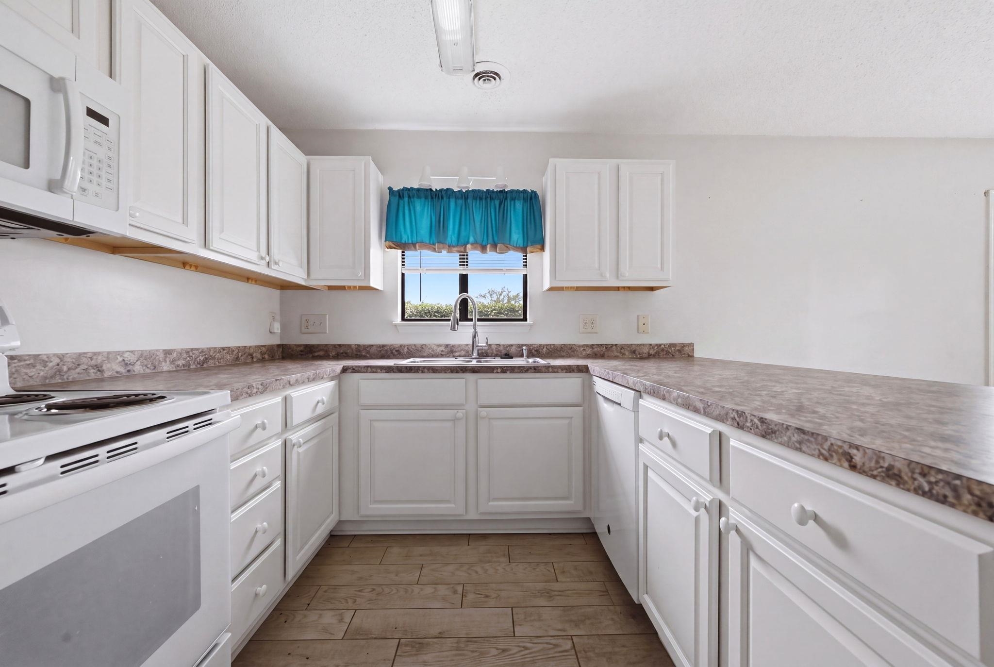 1850 Colony Dr. Property Photo 22