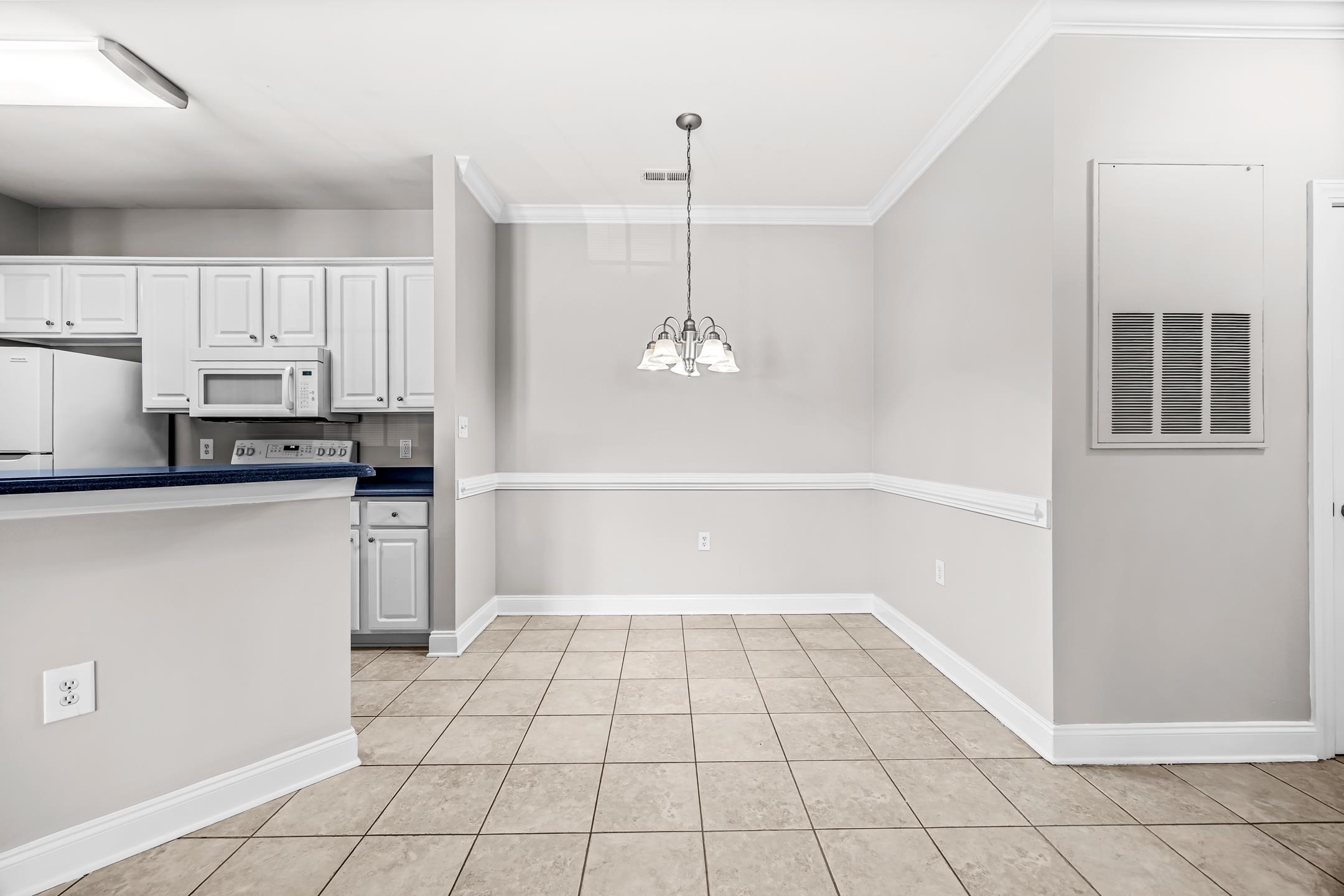 2021 Silvercrest Dr. Property Photo 8