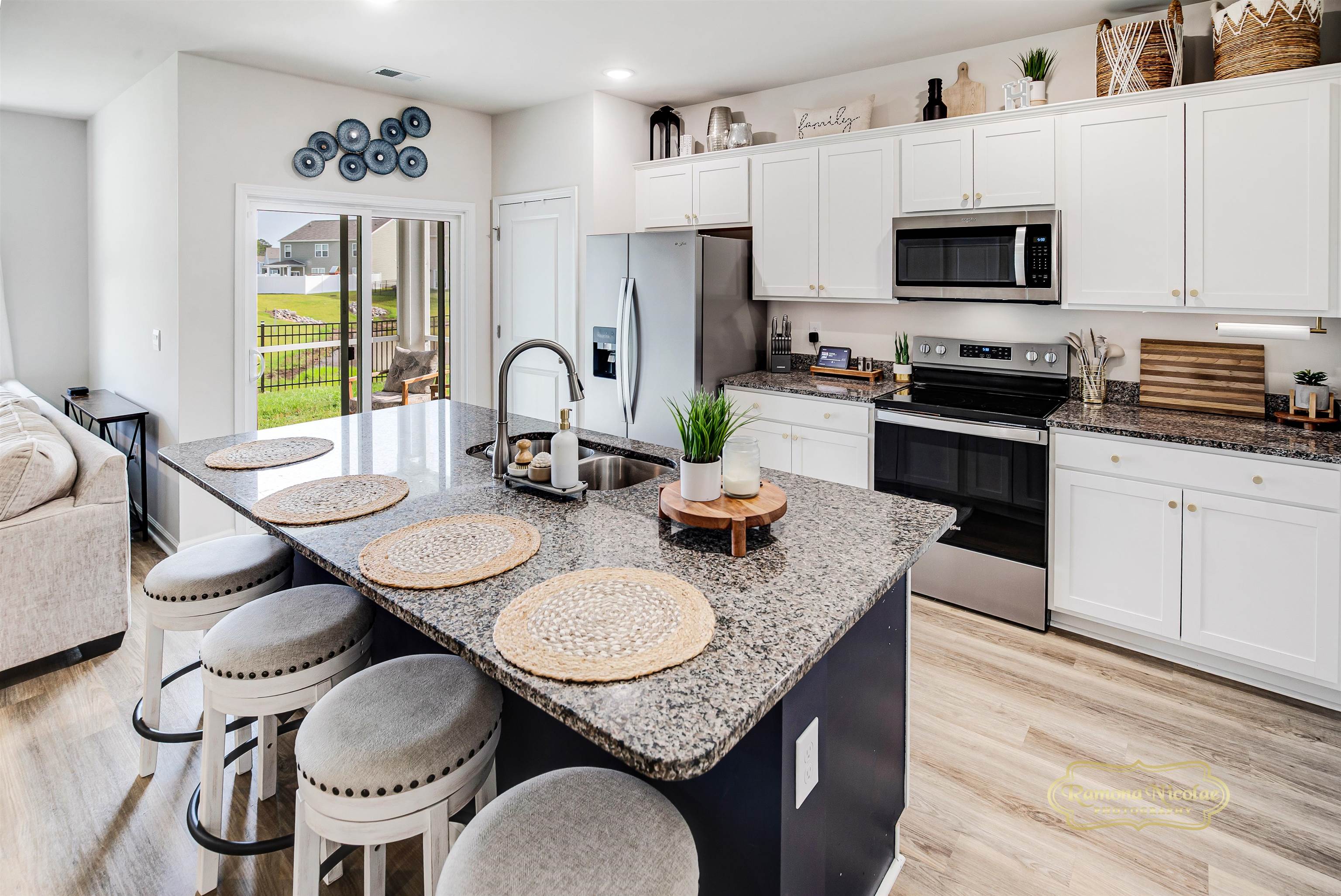 1075 Sennema Circle Property Photo 3