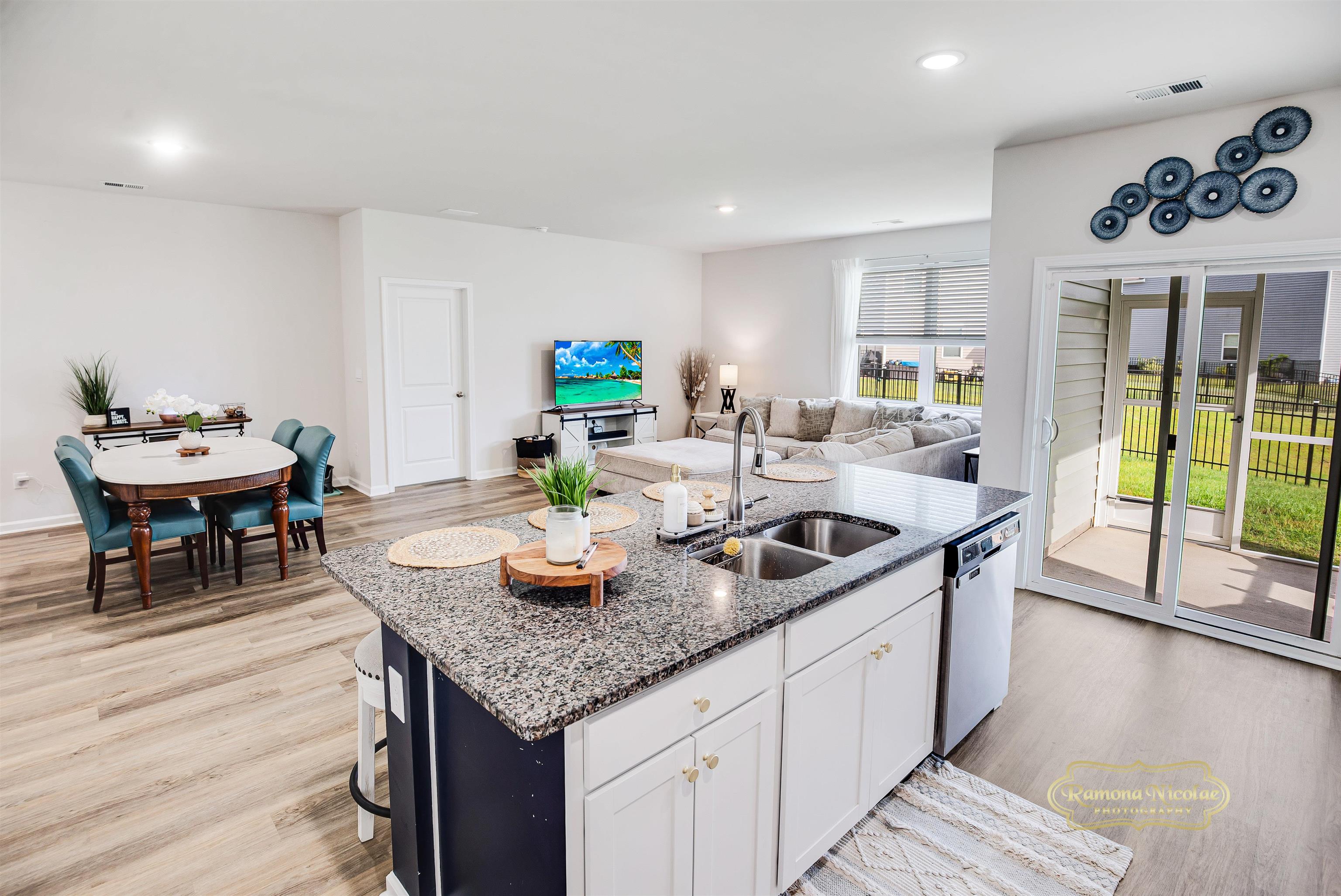 1075 Sennema Circle Property Photo 8