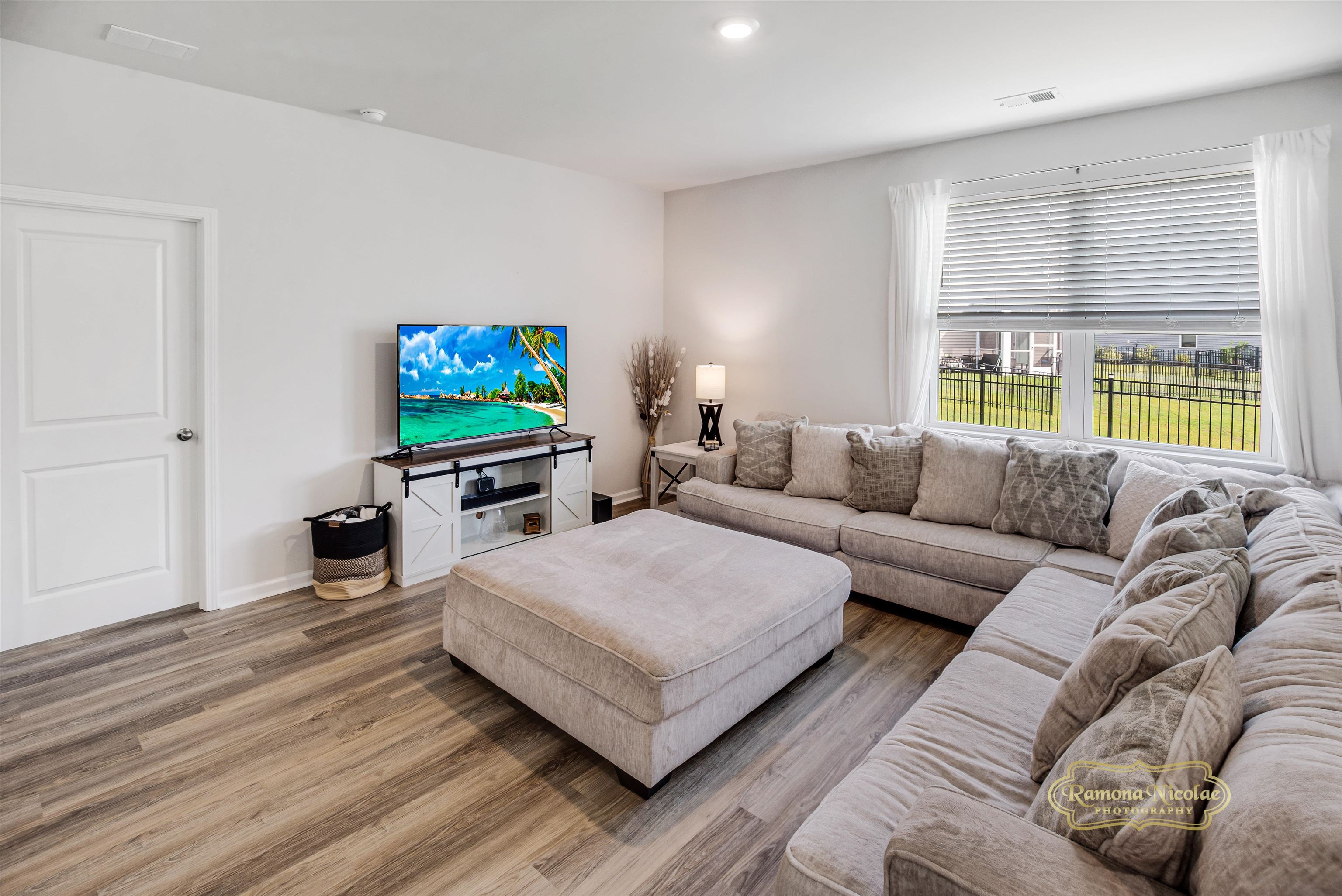 1075 Sennema Circle Property Photo 10