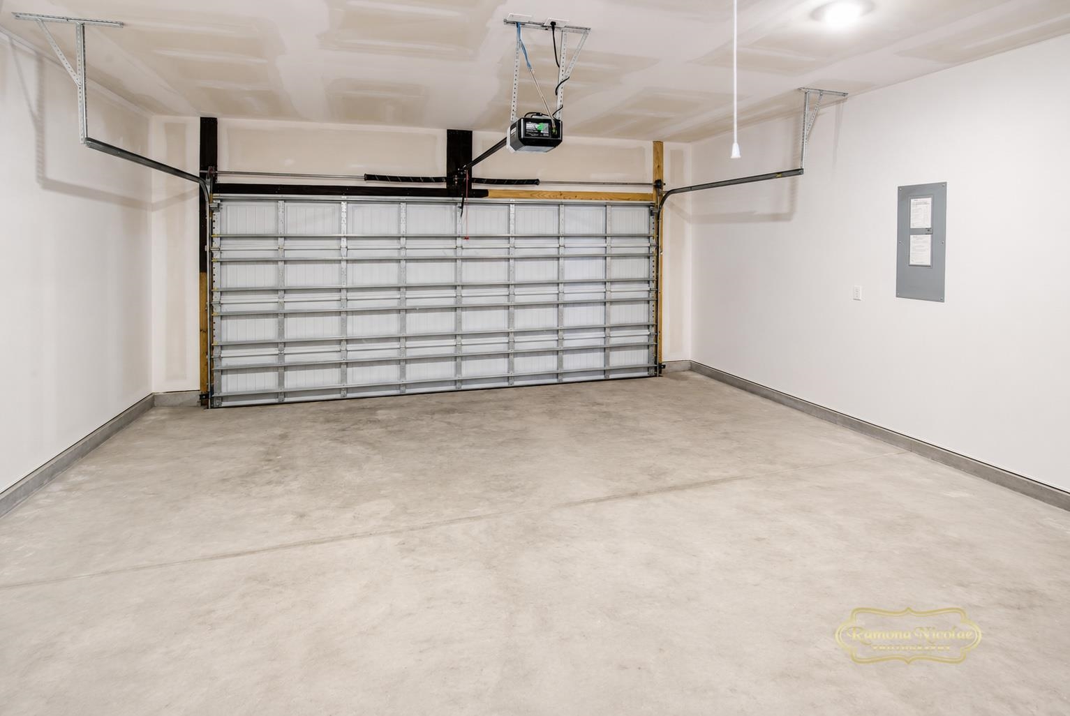 1075 Sennema Circle Property Photo 23