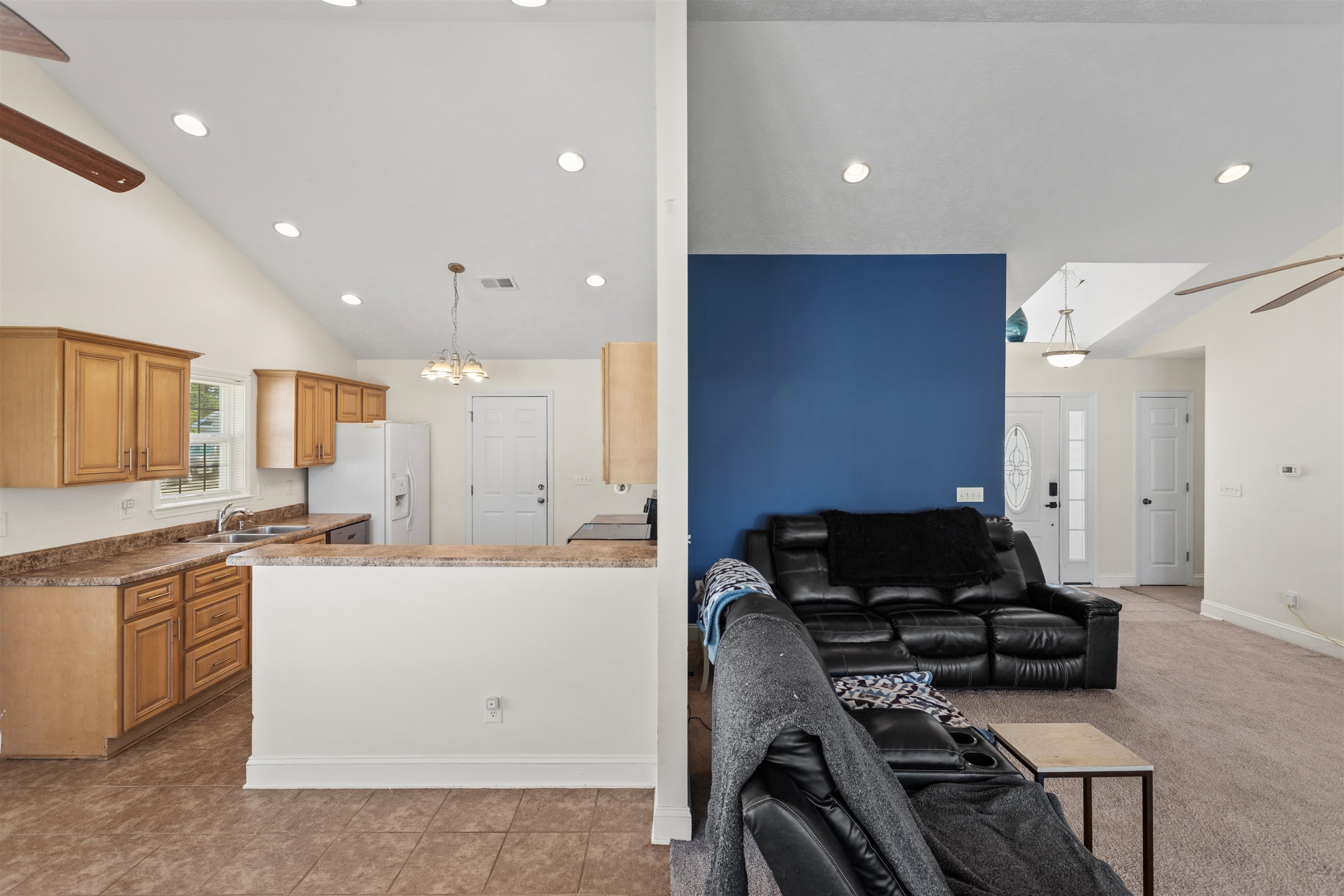 167 Governors Loop Property Photo 6