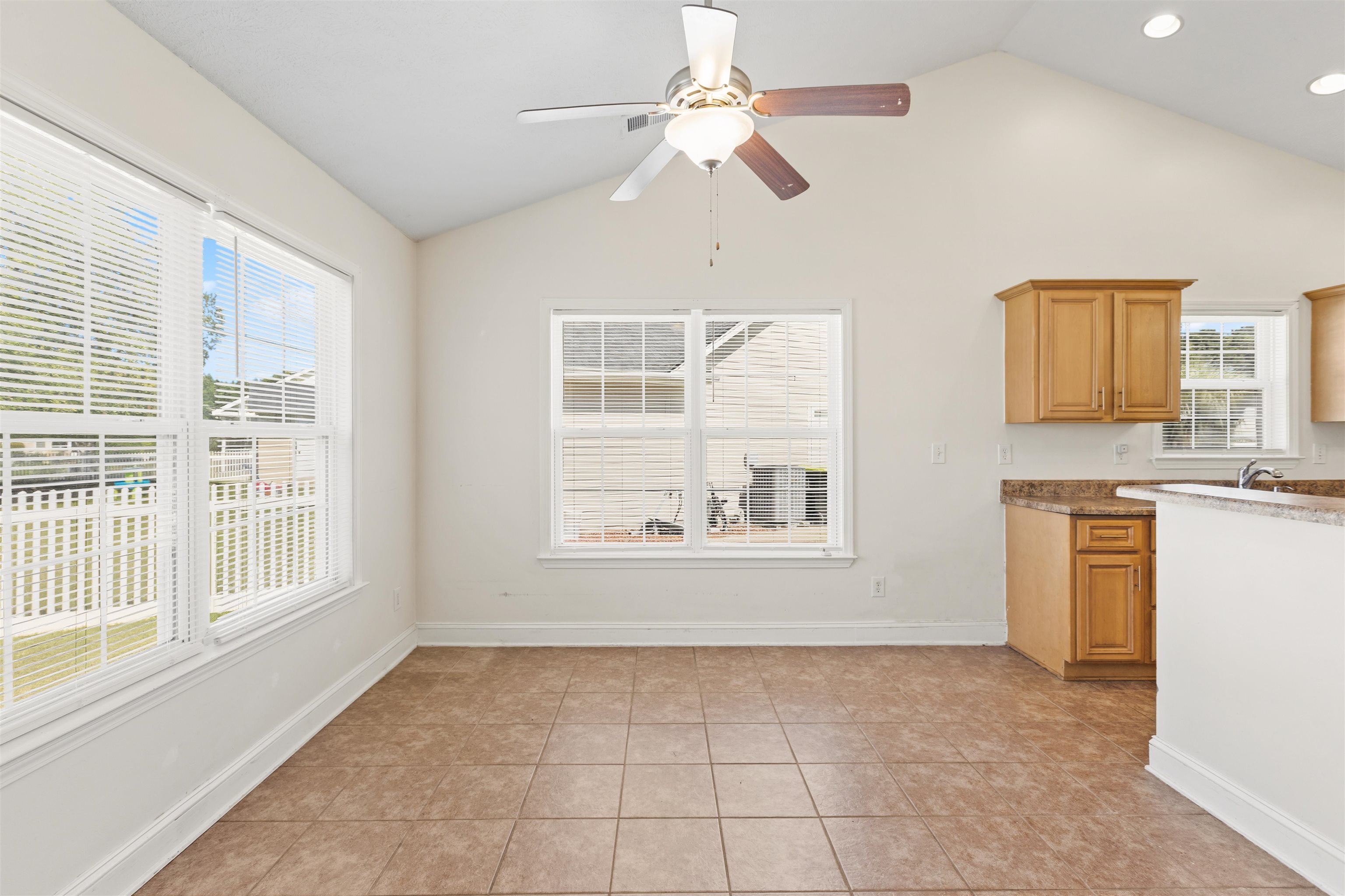 167 Governors Loop Property Photo 7