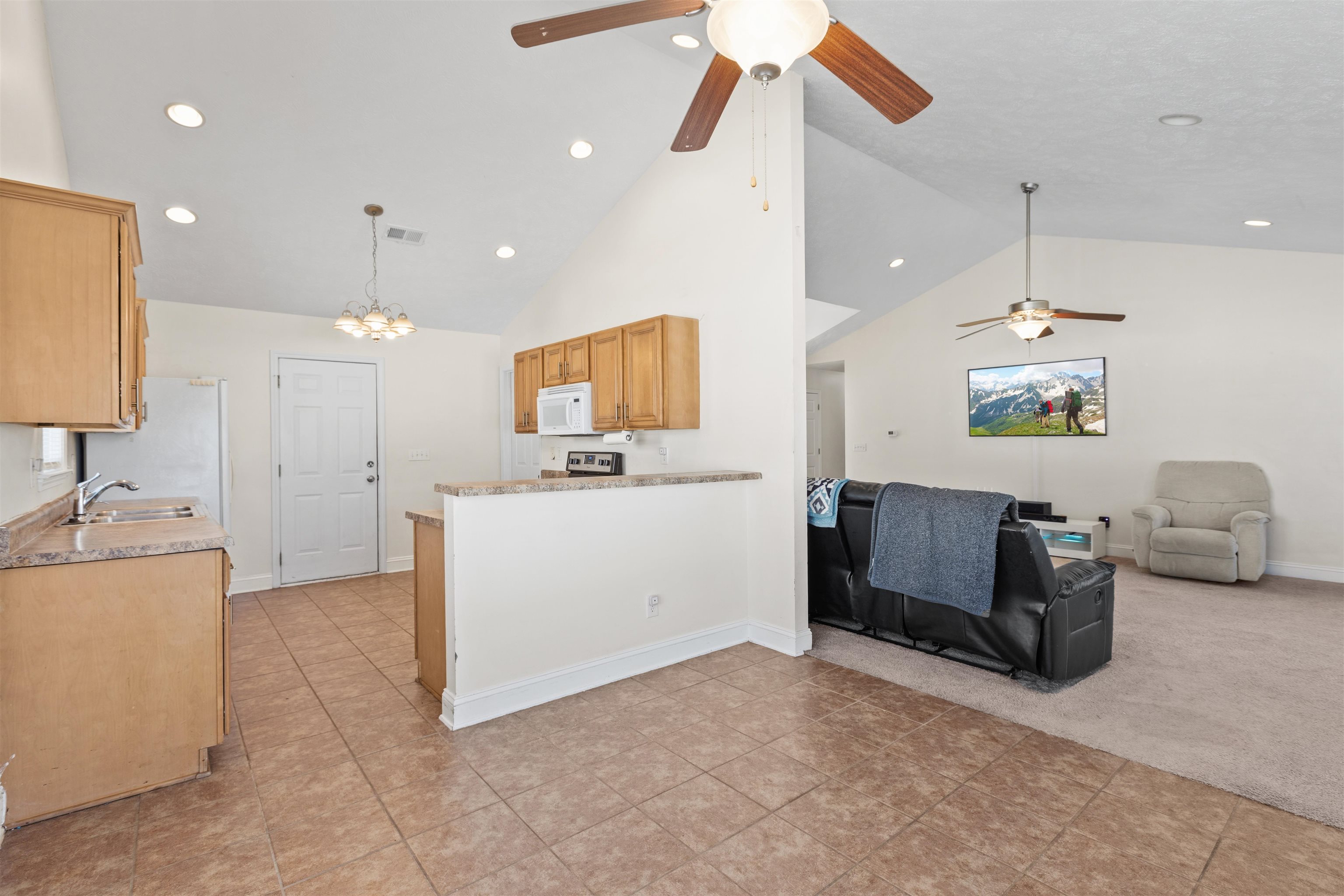 167 Governors Loop Property Photo 8