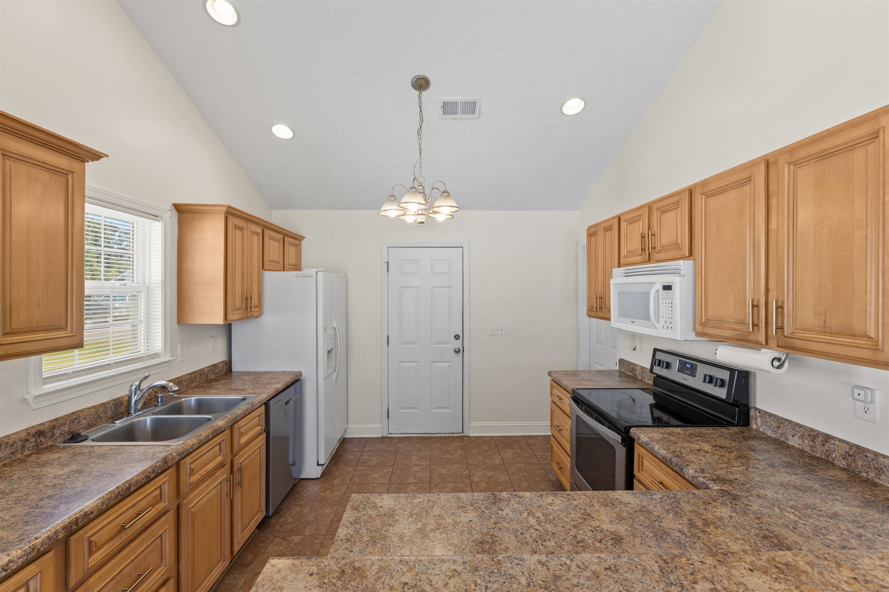 167 Governors Loop Property Photo 9