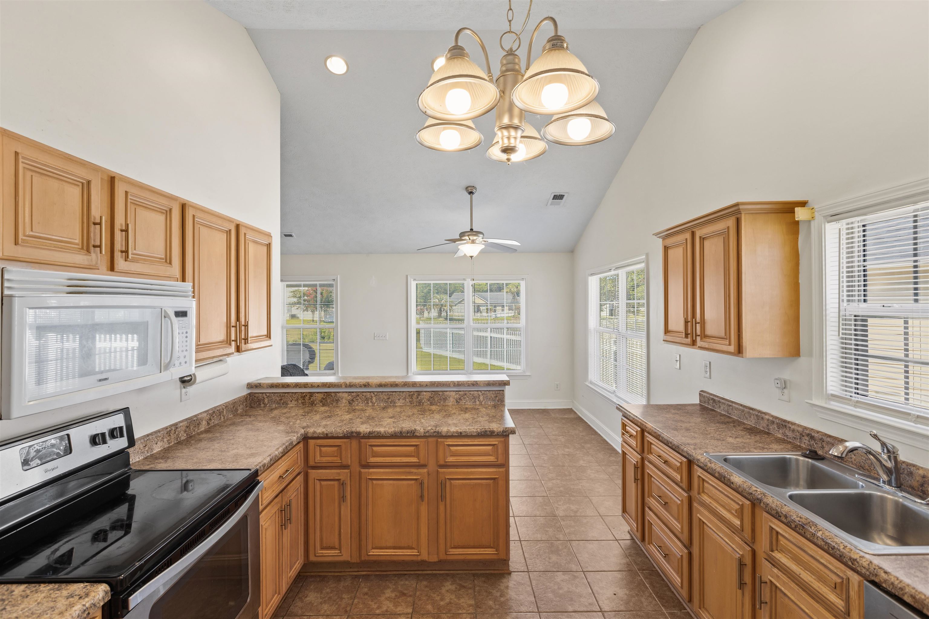 167 Governors Loop Property Photo 11