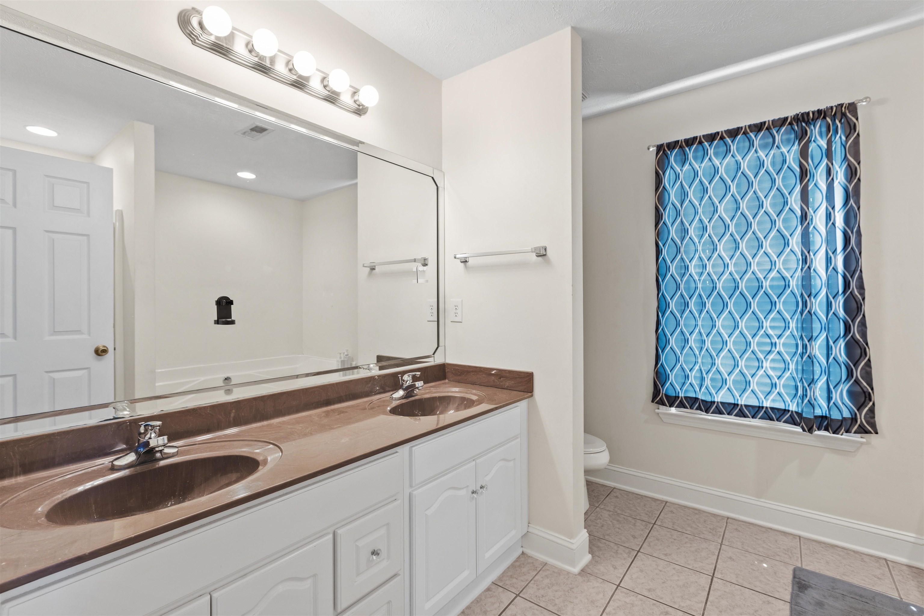167 Governors Loop Property Photo 16