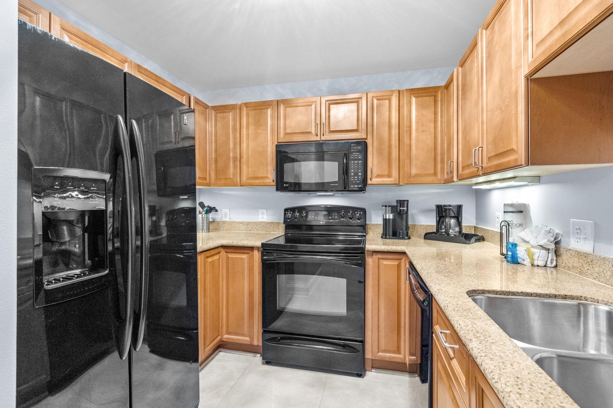 8121 Amalfi Pl. Property Photo 7