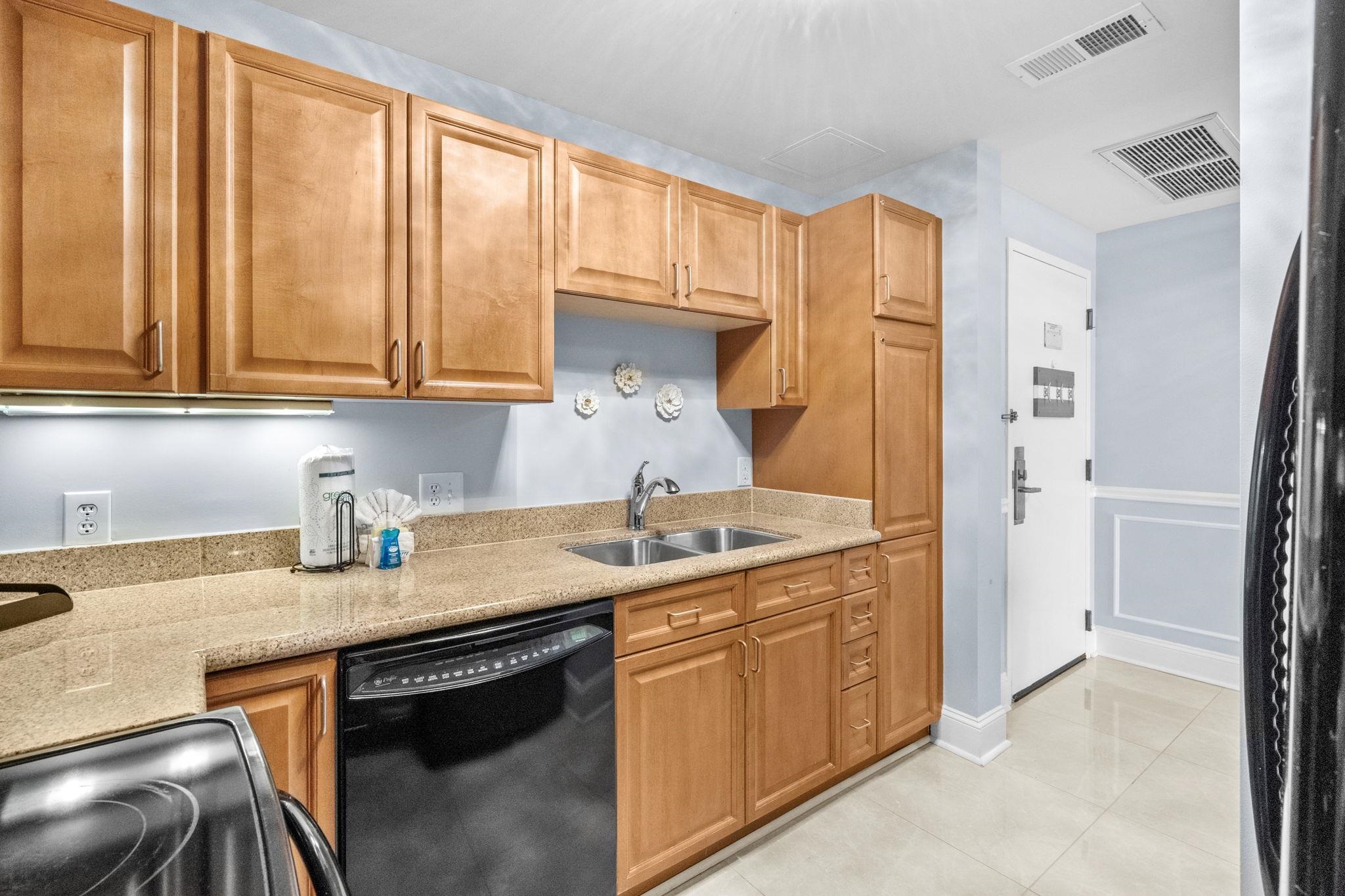 8121 Amalfi Pl. Property Photo 30